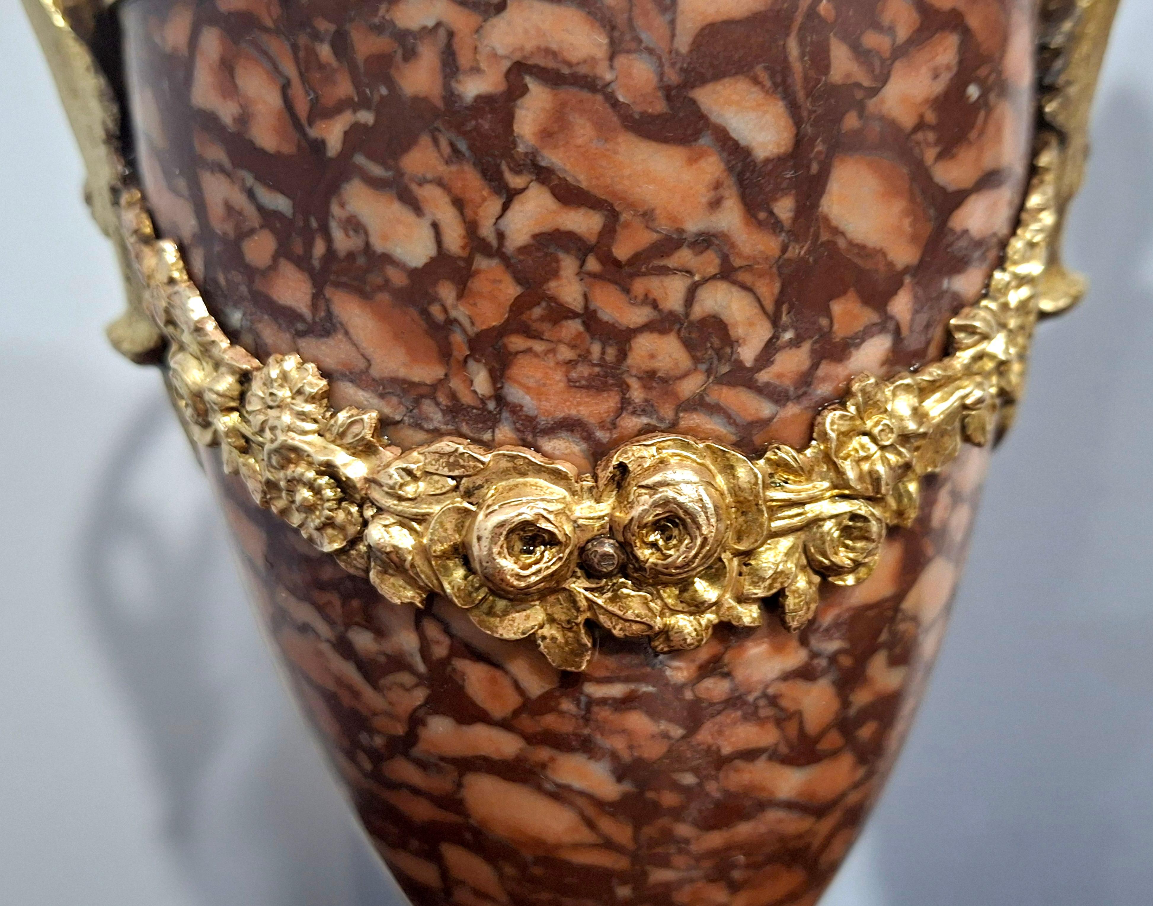 Coppia di cassette in marmo Royal Rouge e bronzo in stile Luigi XVI del XIX secolo In condizioni buone in vendita a Germantown, MD