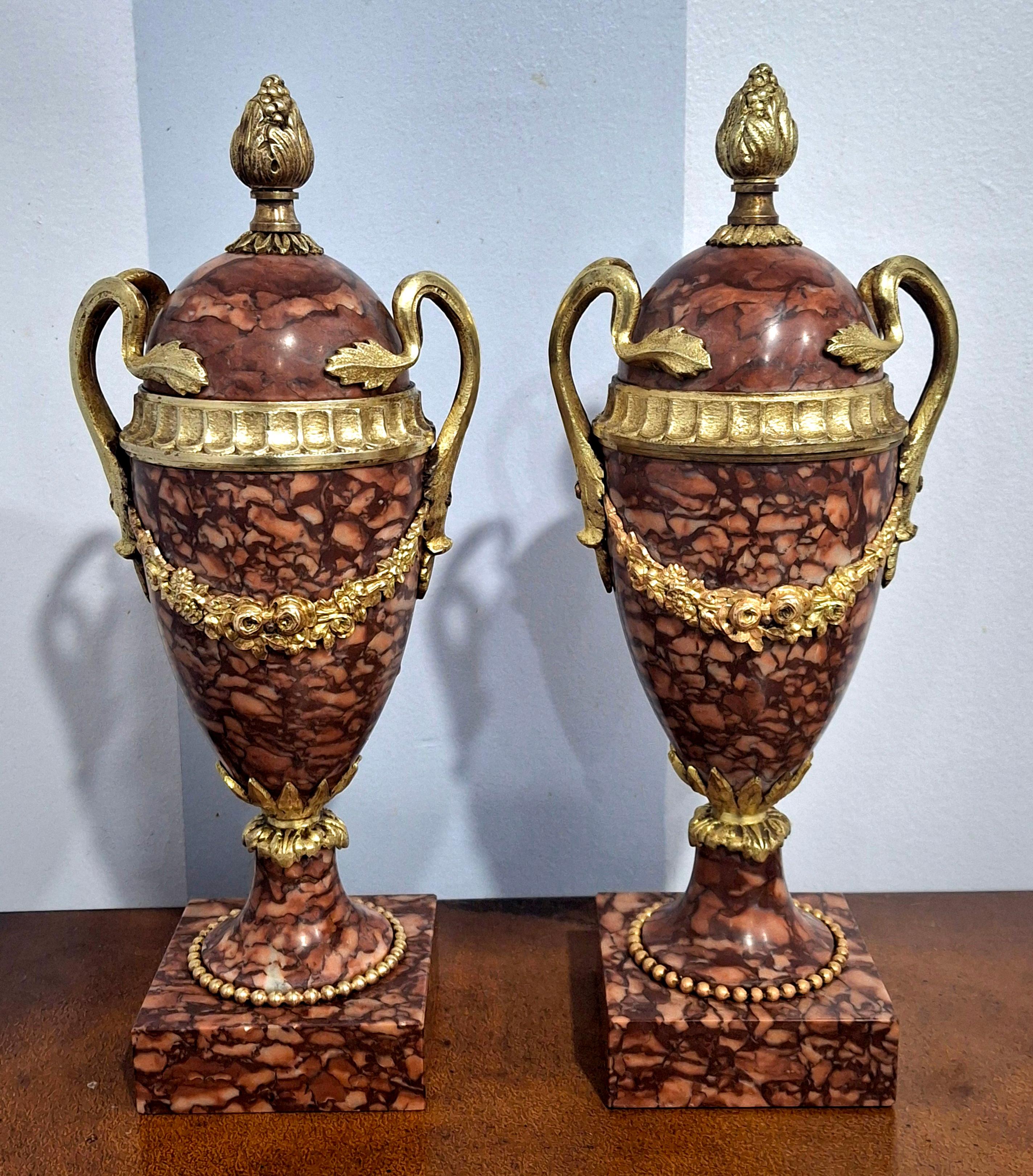 Coppia di cassette in marmo Royal Rouge e bronzo in stile Luigi XVI del XIX secolo in vendita 3