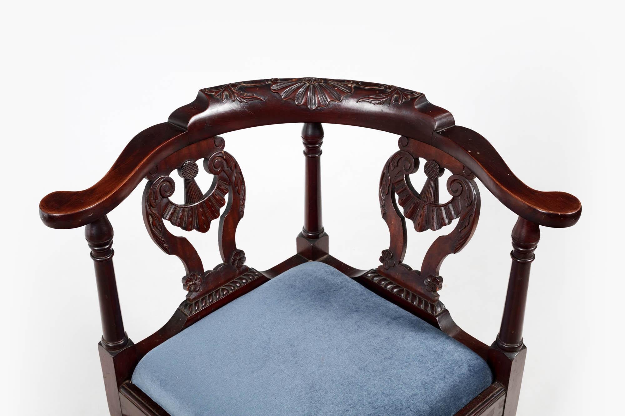 Carved Pair 19th Century Mahogany Corner Chairs For Sale