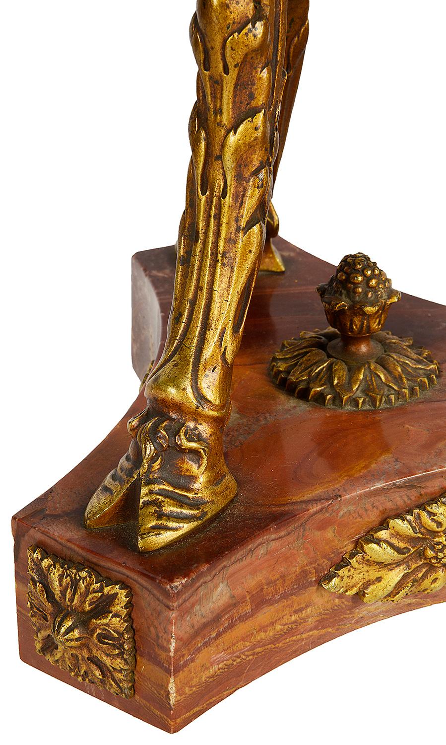 Bronze doré Paire d'urnes en marbre et ormolu du XIXe siècle en vente