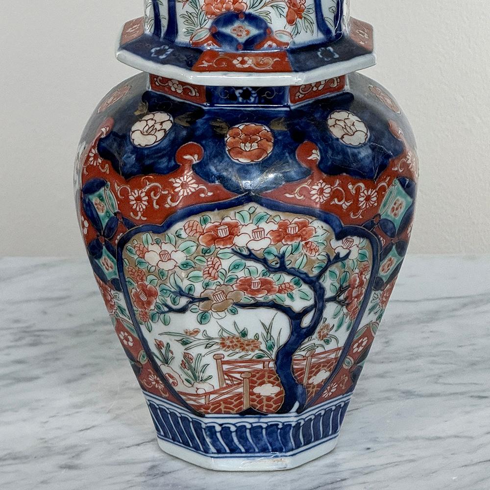 Coppia di urne con coperchio Imari giapponesi del XIX secolo del periodo Meiji in vendita 3