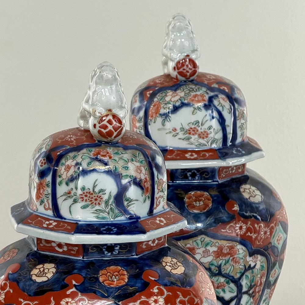 Coppia di urne con coperchio Imari giapponesi del XIX secolo del periodo Meiji in vendita 8