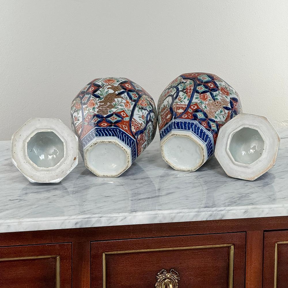 Coppia di urne con coperchio Imari giapponesi del XIX secolo del periodo Meiji in vendita 13