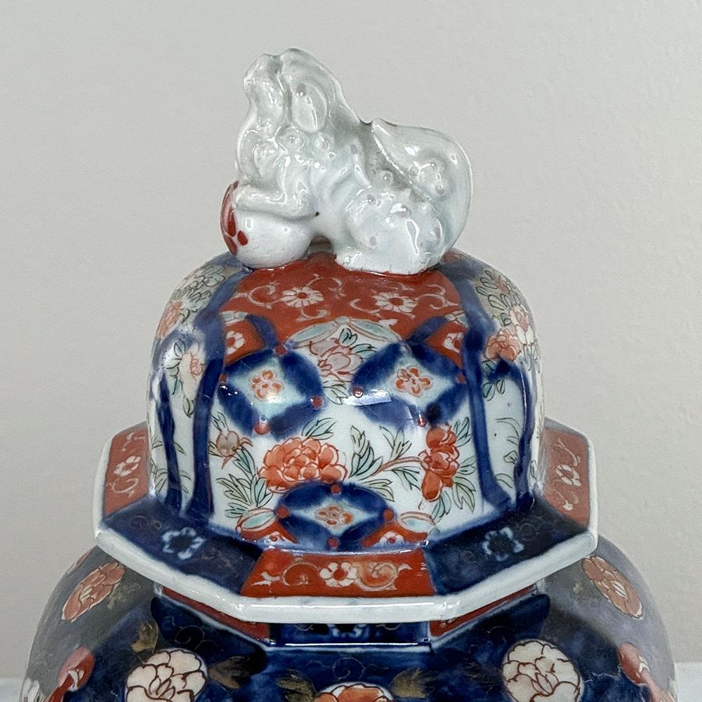 Coppia di urne con coperchio Imari giapponesi del XIX secolo del periodo Meiji in vendita 2