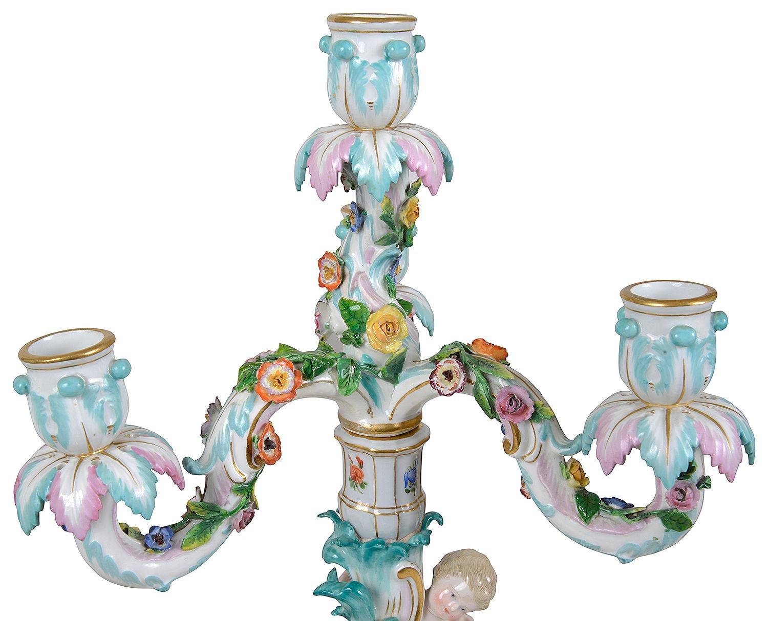 Dipinto a mano Coppia di candelabri di Meissen del XIX secolo in vendita