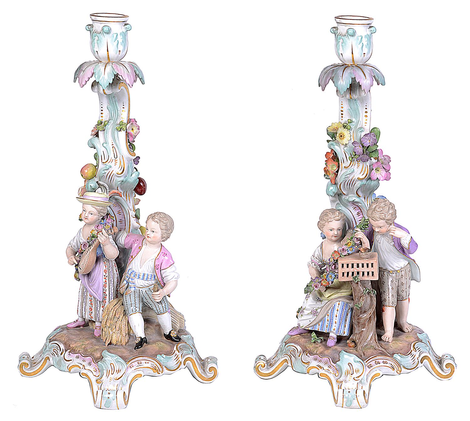 Allemand Paire de chandeliers en porcelaine de Meissen du 19e siècle en vente