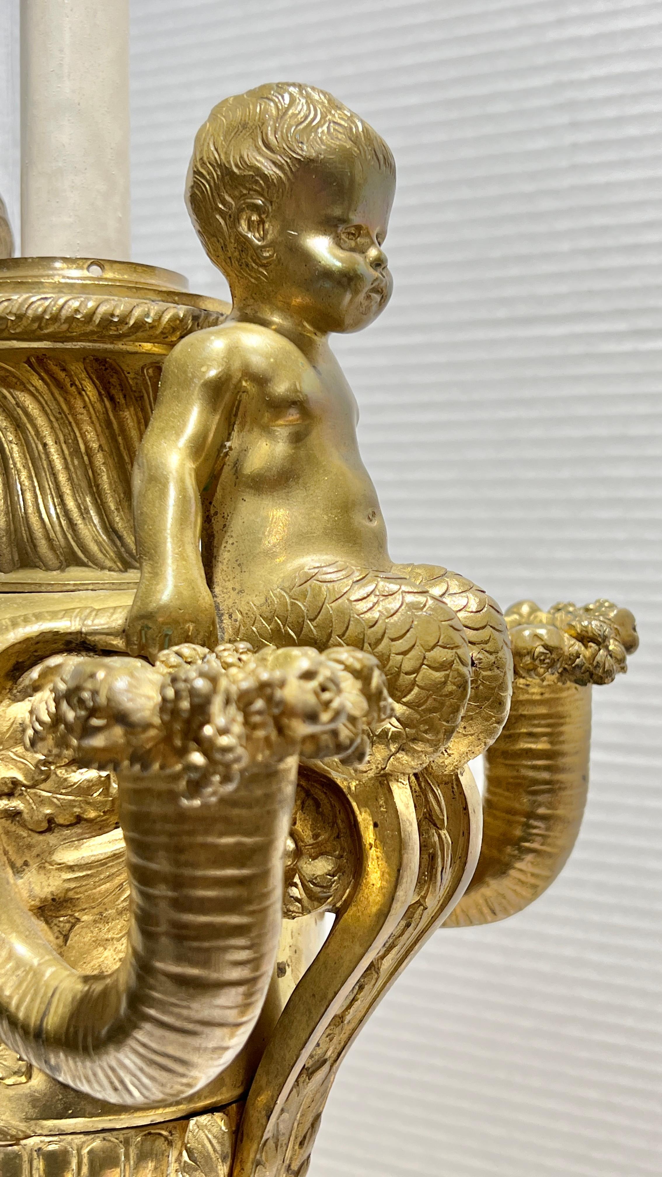 Pareja Lámparas de Mesa Neoclásicas del Siglo XIX en Bronce Dorado Estilo Barroco Luis XVI en venta 1