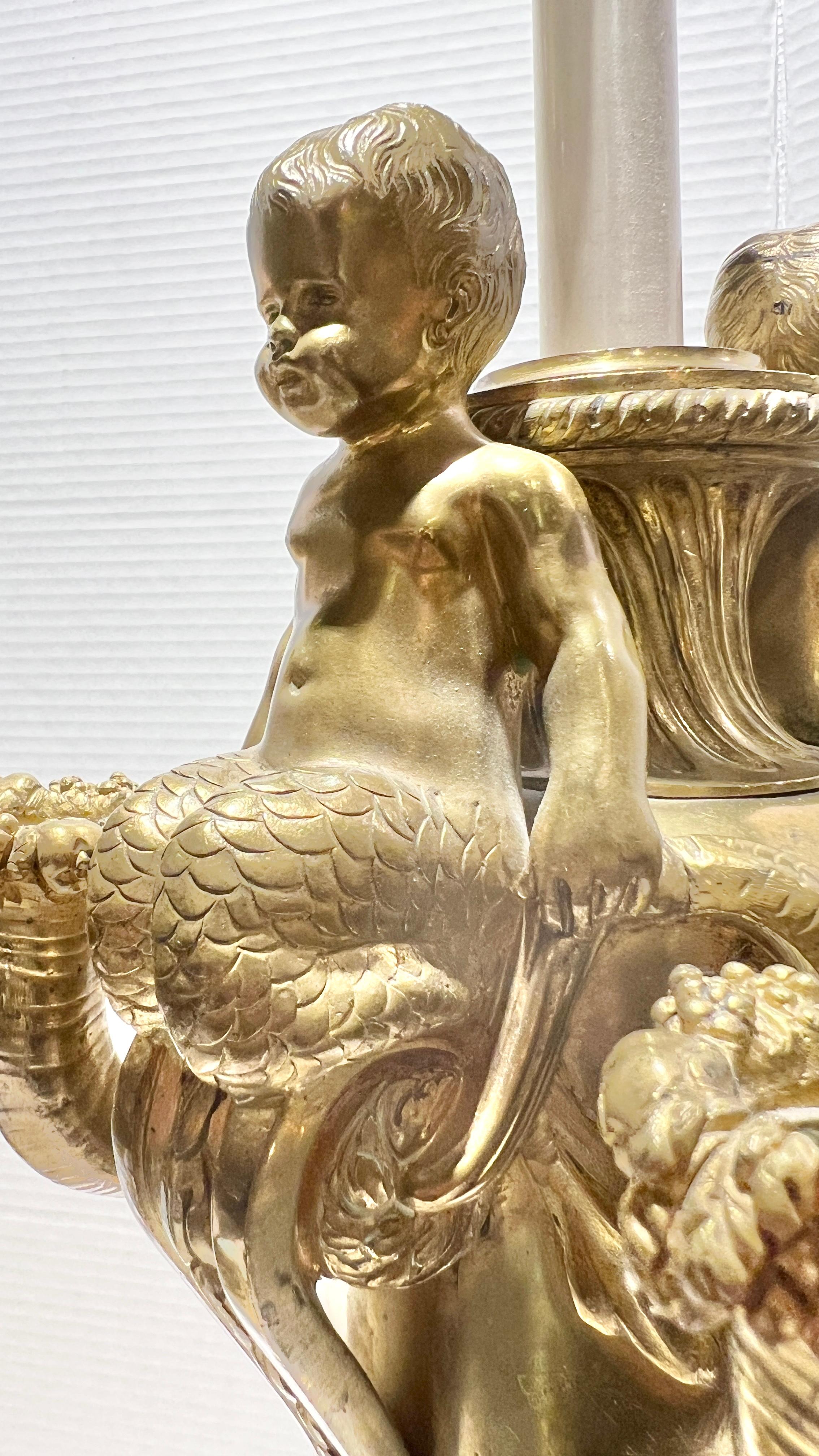 Pareja Lámparas de Mesa Neoclásicas del Siglo XIX en Bronce Dorado Estilo Barroco Luis XVI en venta 4