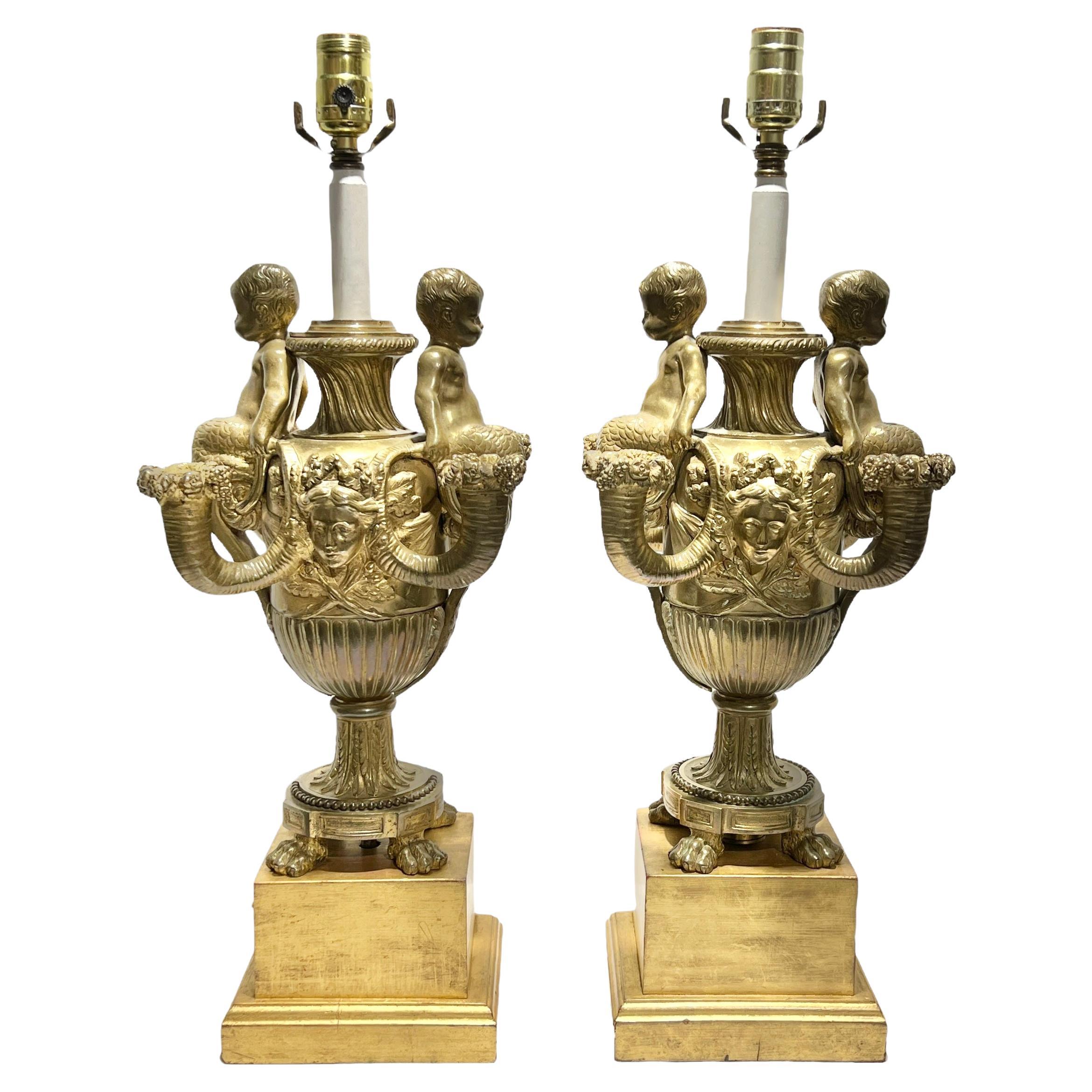 Pareja Lámparas de Mesa Neoclásicas del Siglo XIX en Bronce Dorado Estilo Barroco Luis XVI