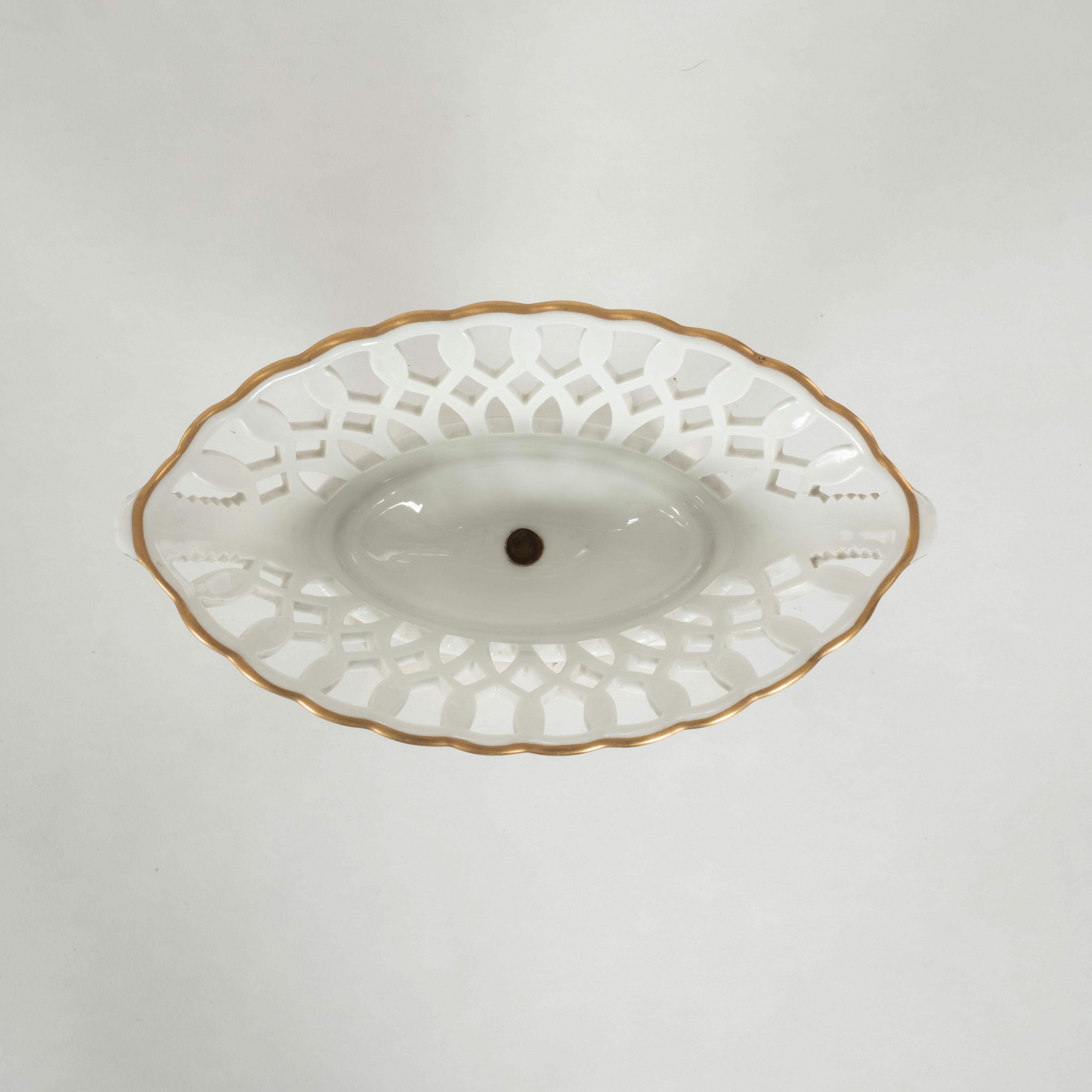 Coppia di vaschette reticolate in porcellana Old Paris del XIX secolo in vendita 1