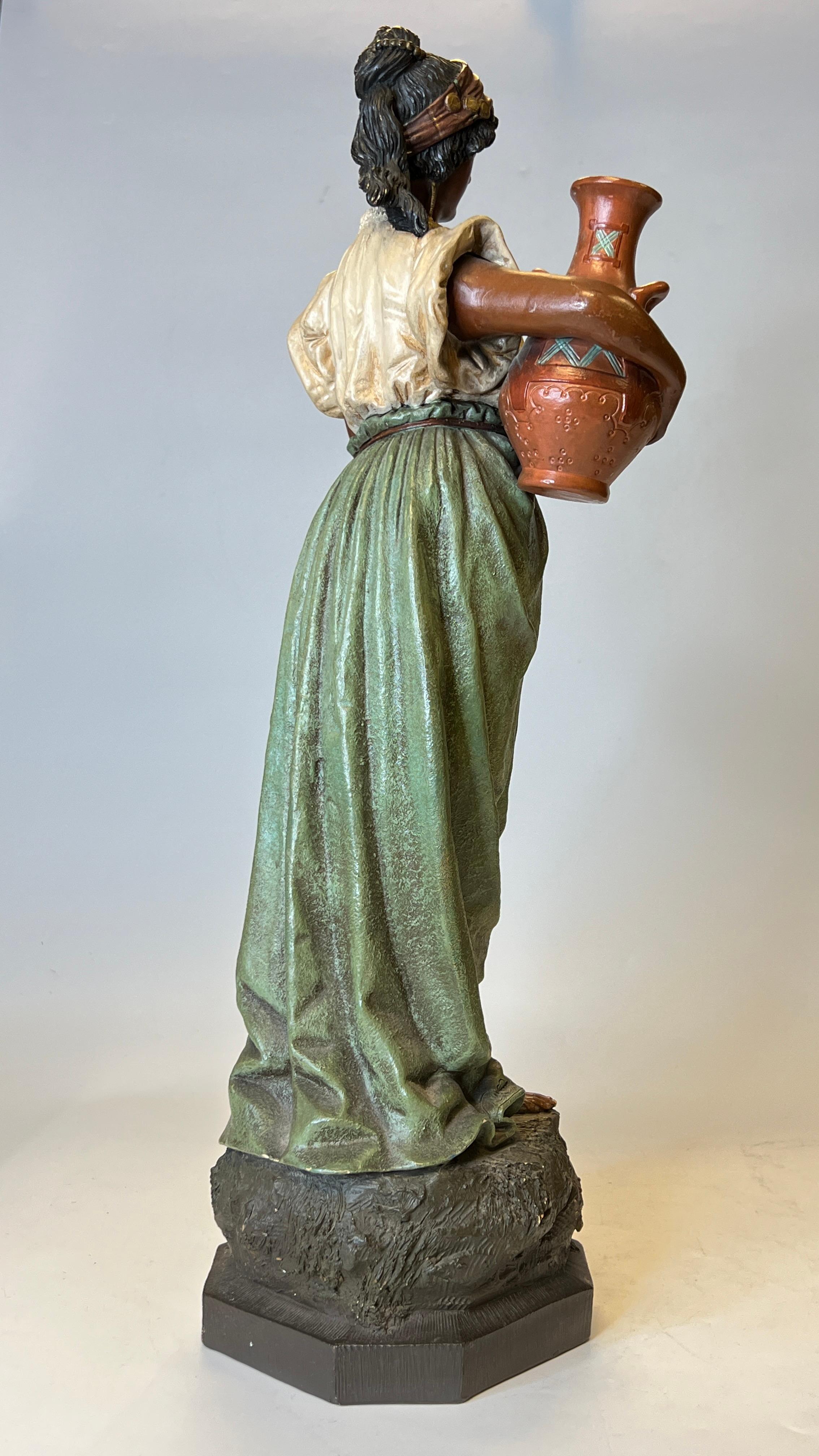 Paar orientalische polychrome Terrakotta-Figuren des 19. im Angebot 8