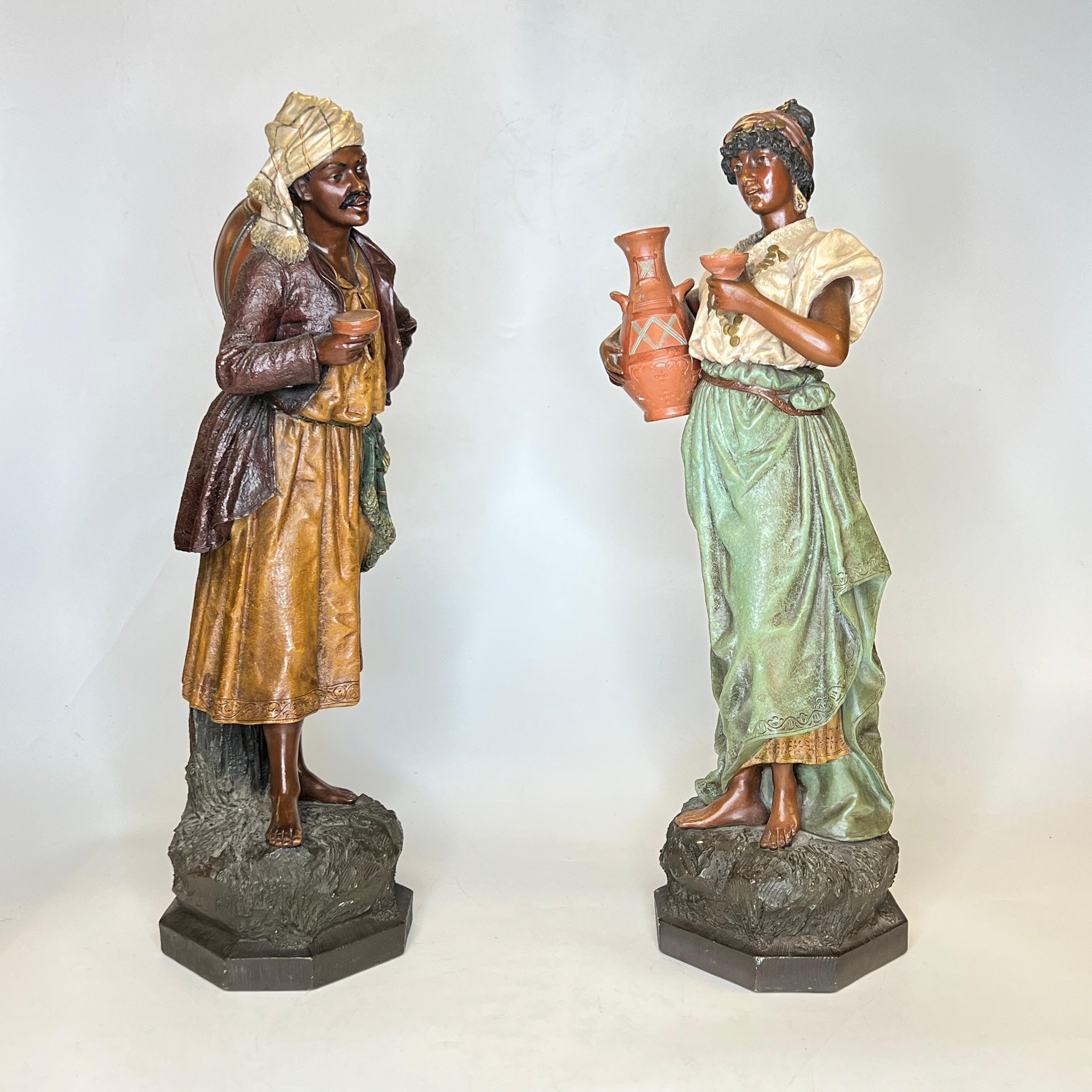 Paar orientalische polychrome Terrakotta-Figuren des 19. im Zustand „Gut“ im Angebot in New York, NY