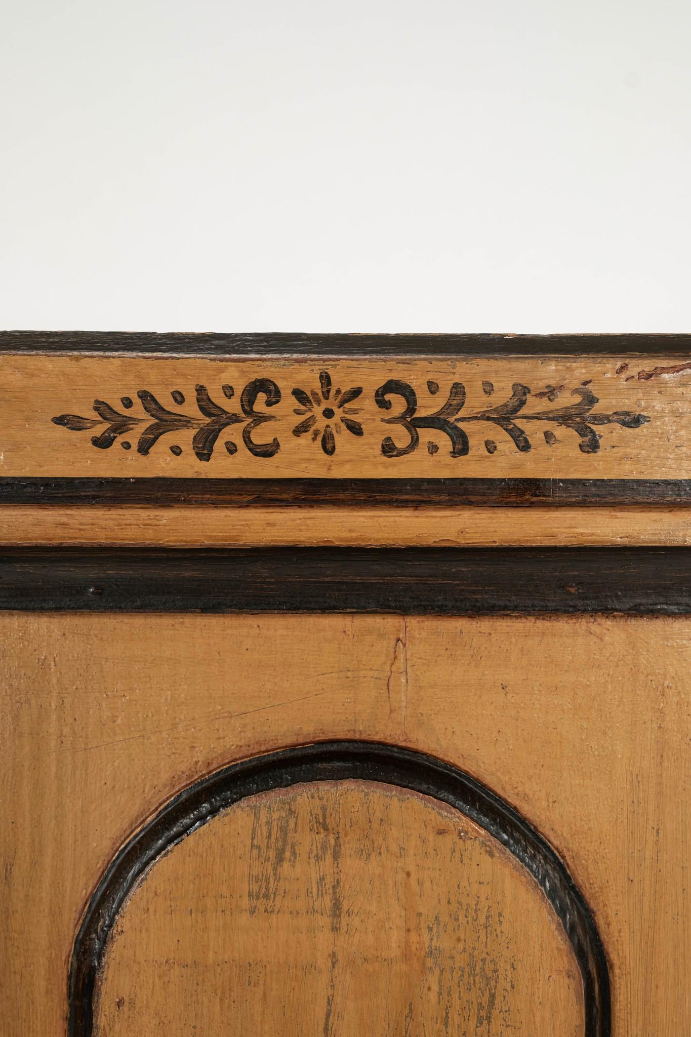 Pareja de pedestales de columna Charles X pintados del siglo XIX en venta 2