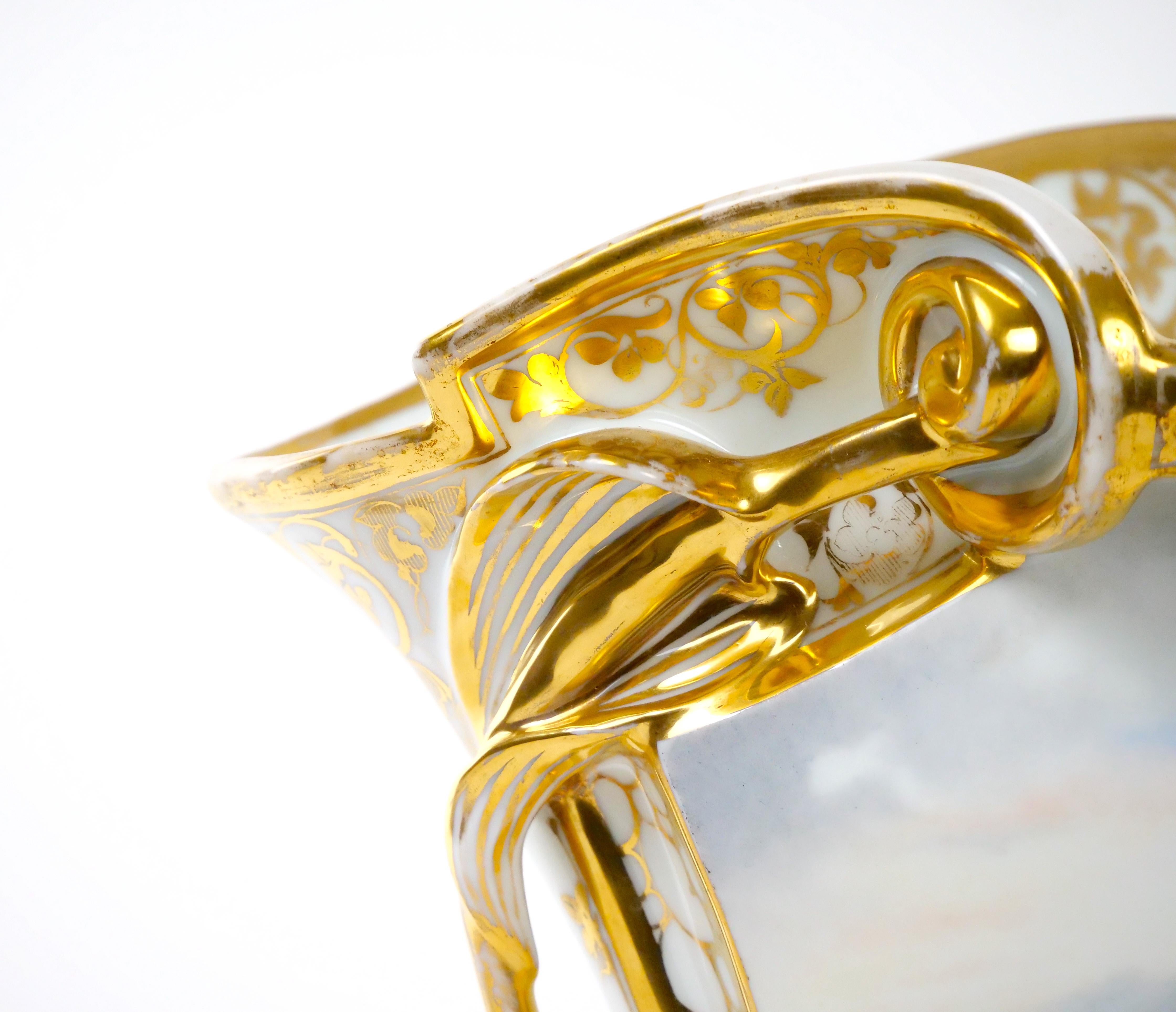 Jarrones Decorativos de Porcelana de París Dorados y Pintados a Mano del Siglo XIX en venta 5