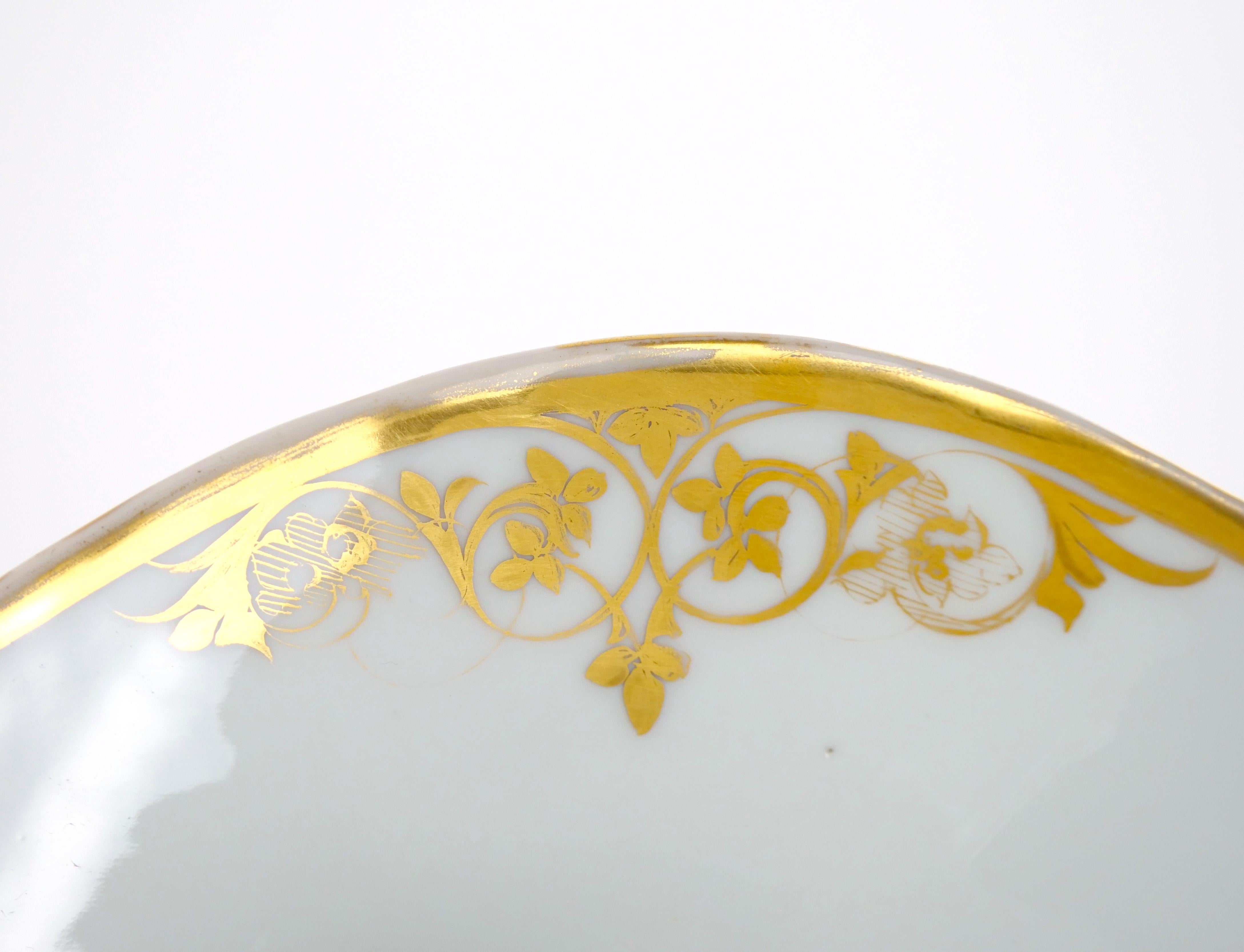 Jarrones Decorativos de Porcelana de París Dorados y Pintados a Mano del Siglo XIX en venta 13