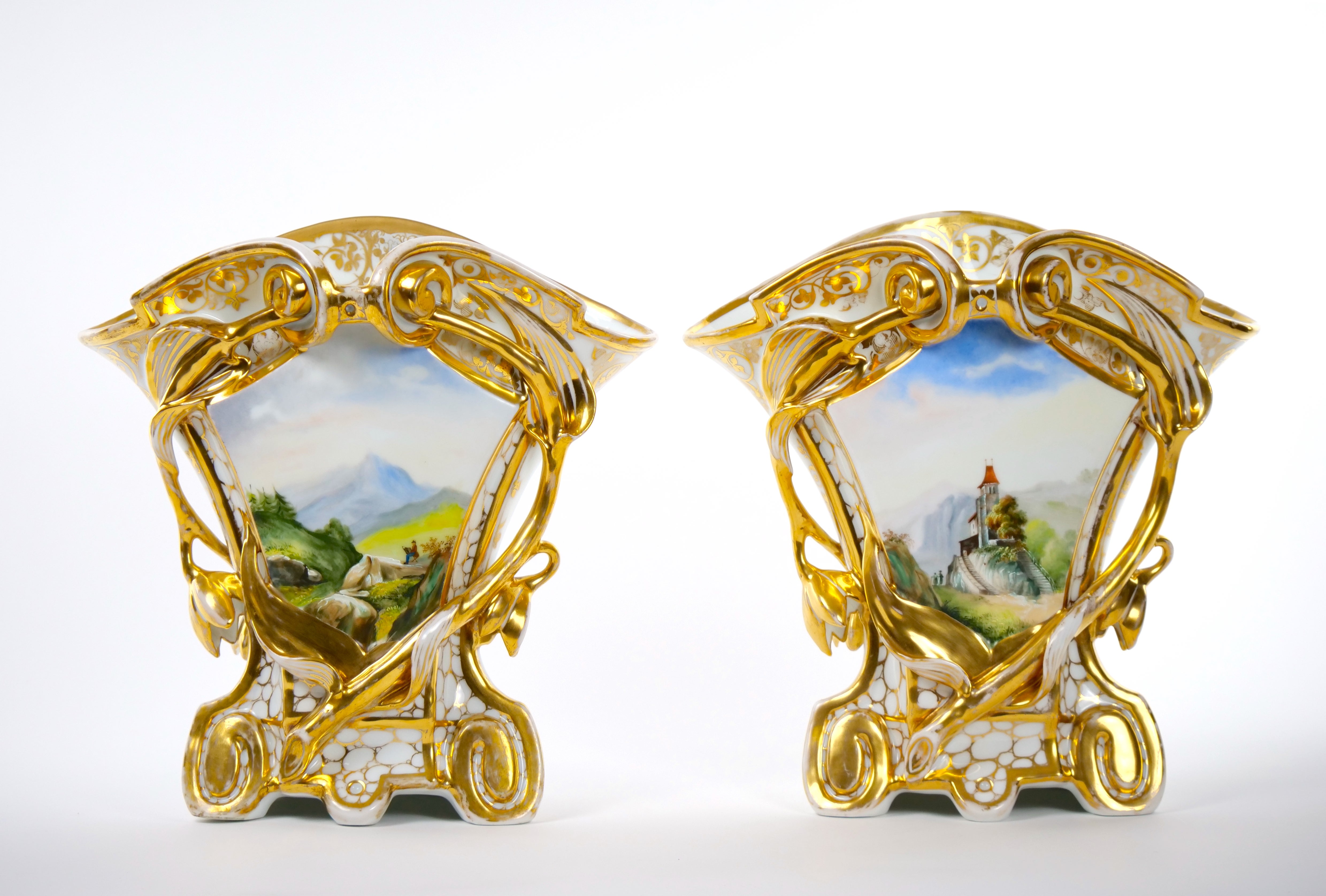 Jarrones Decorativos de Porcelana de París Dorados y Pintados a Mano del Siglo XIX en venta 14