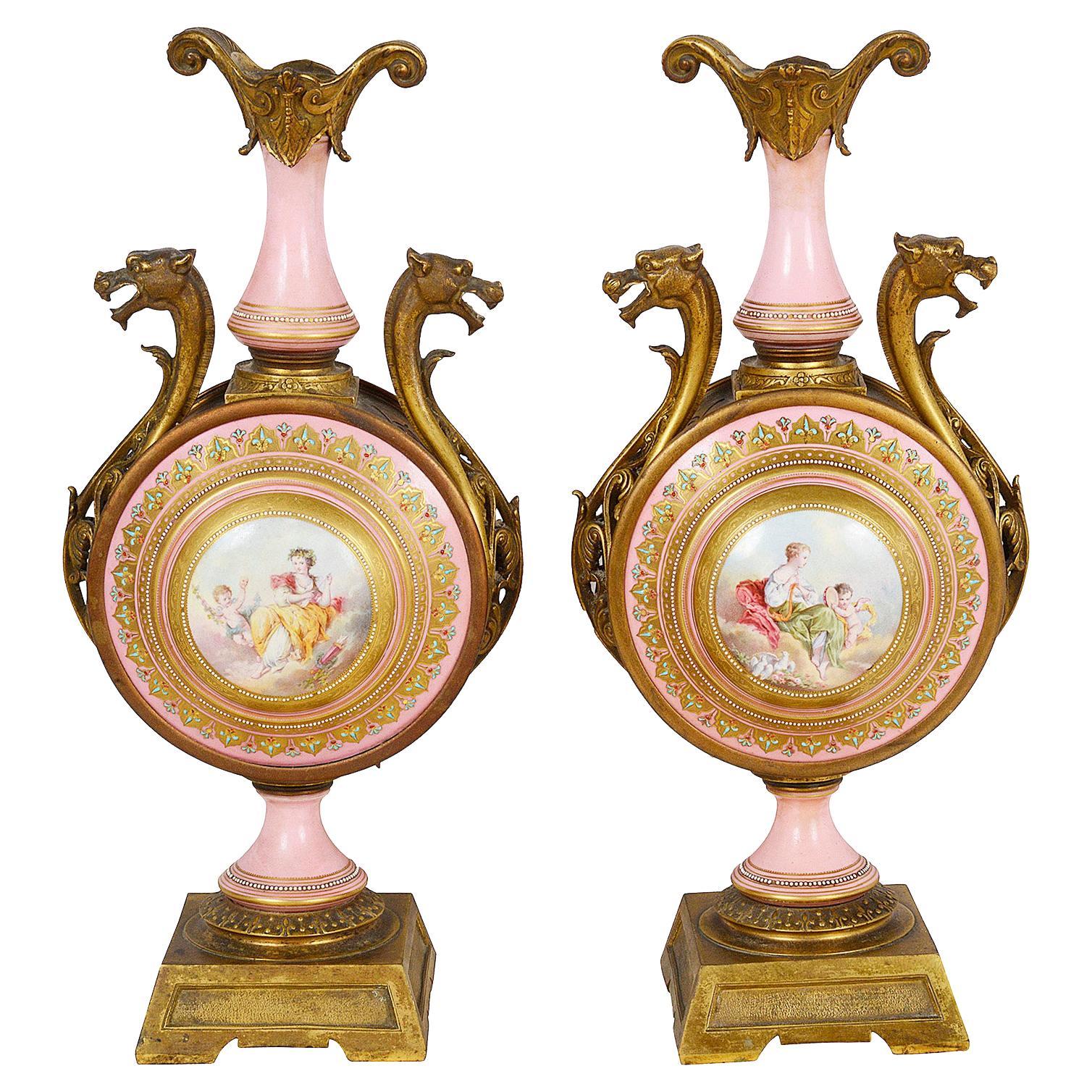 Paar rosa Porzellanvasen im Sevres-Stil des 19. Jahrhunderts