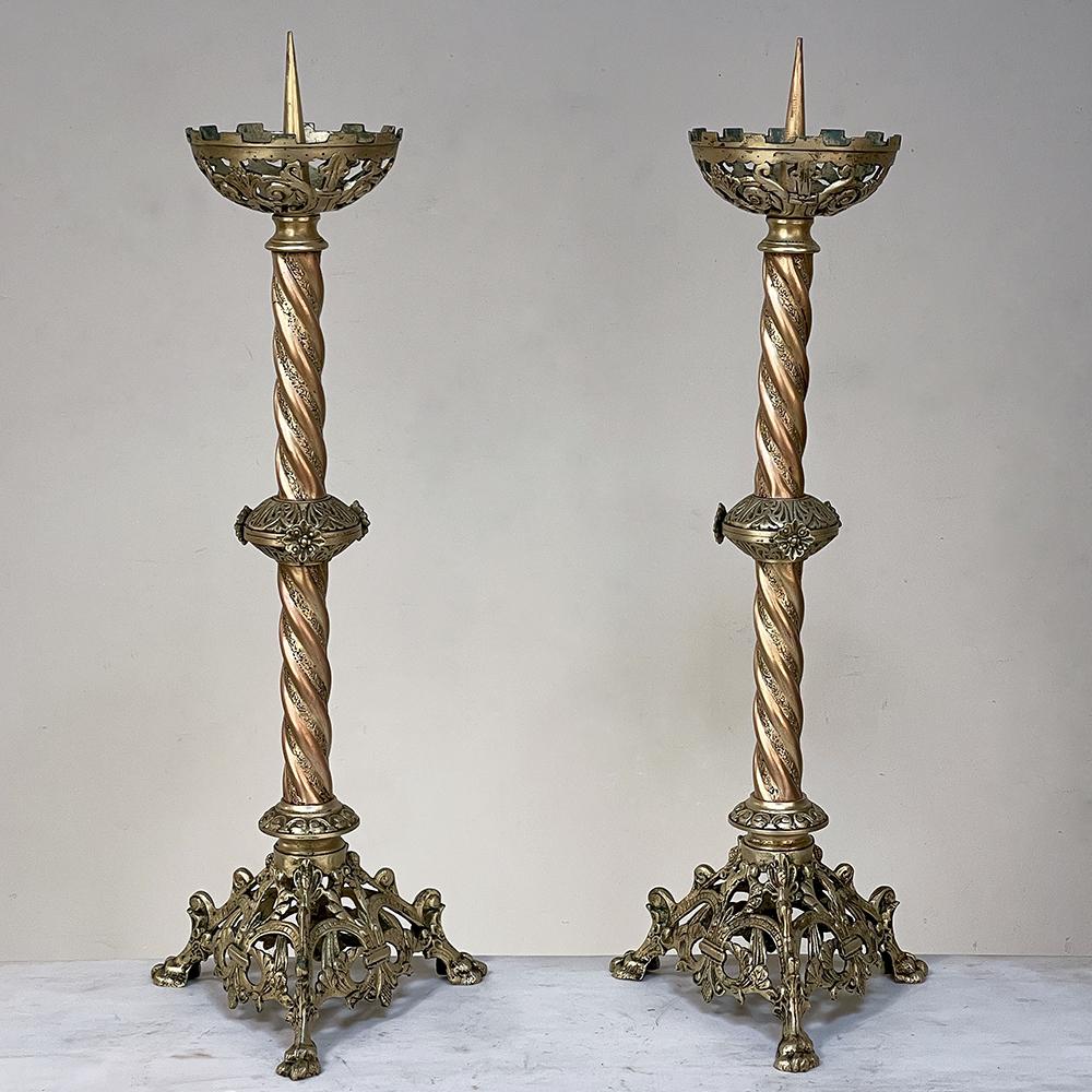 Fin du XIXe siècle Paire de chandeliers en bronze de style Renaissance du 19e siècle en vente