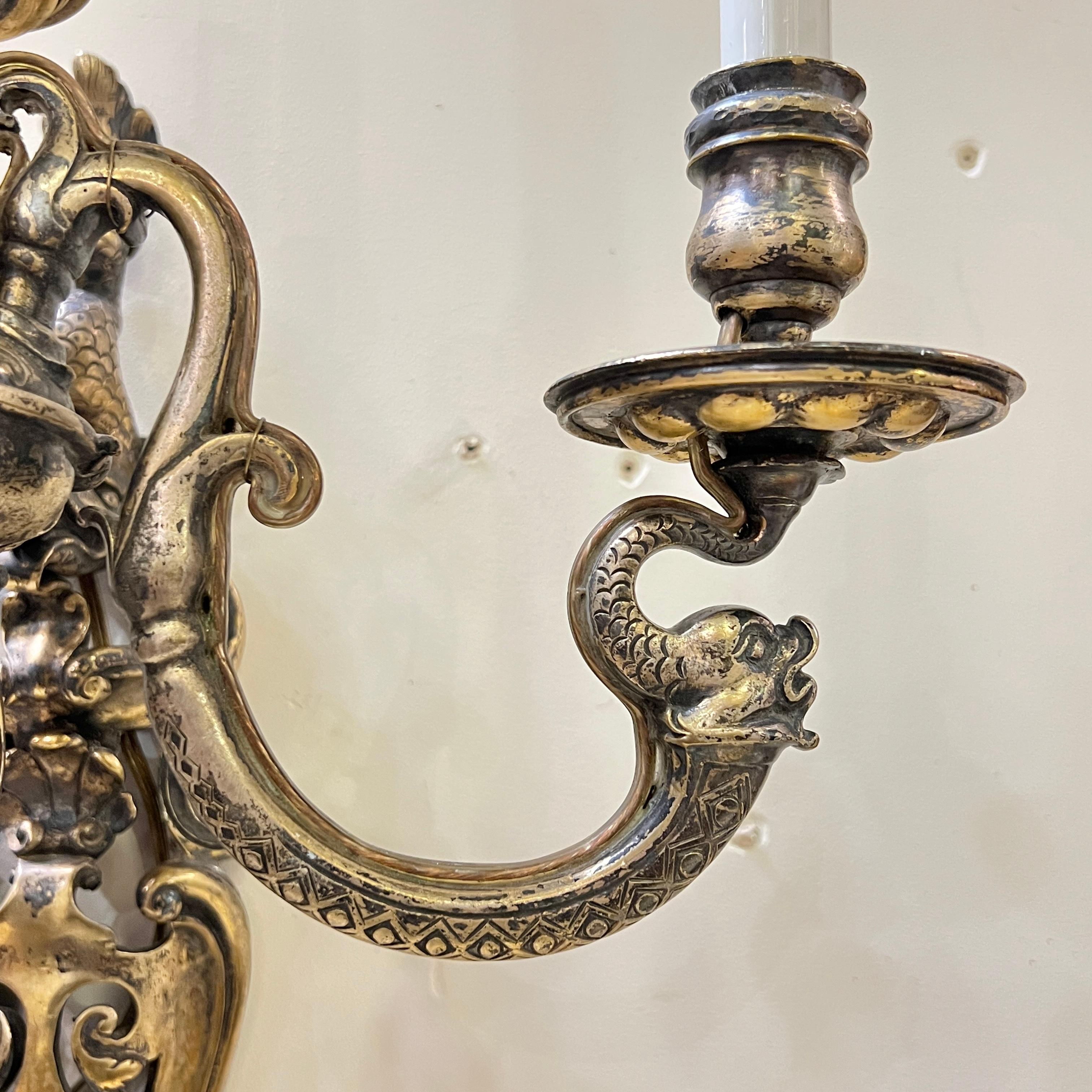 XIXe siècle Paire d'appliques à 4 lumières en bronze argenté de style néo-Renaissance du 19ème siècle en vente