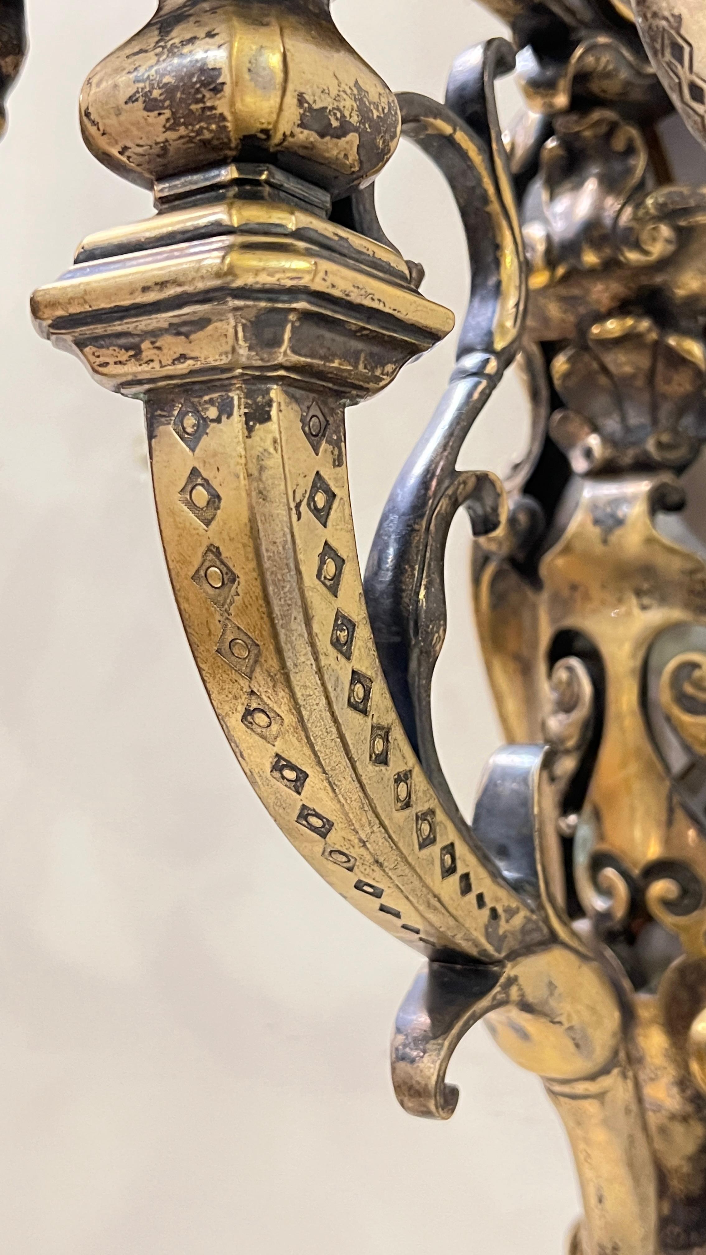 Bronze Paire d'appliques à 4 lumières en bronze argenté de style néo-Renaissance du 19ème siècle en vente