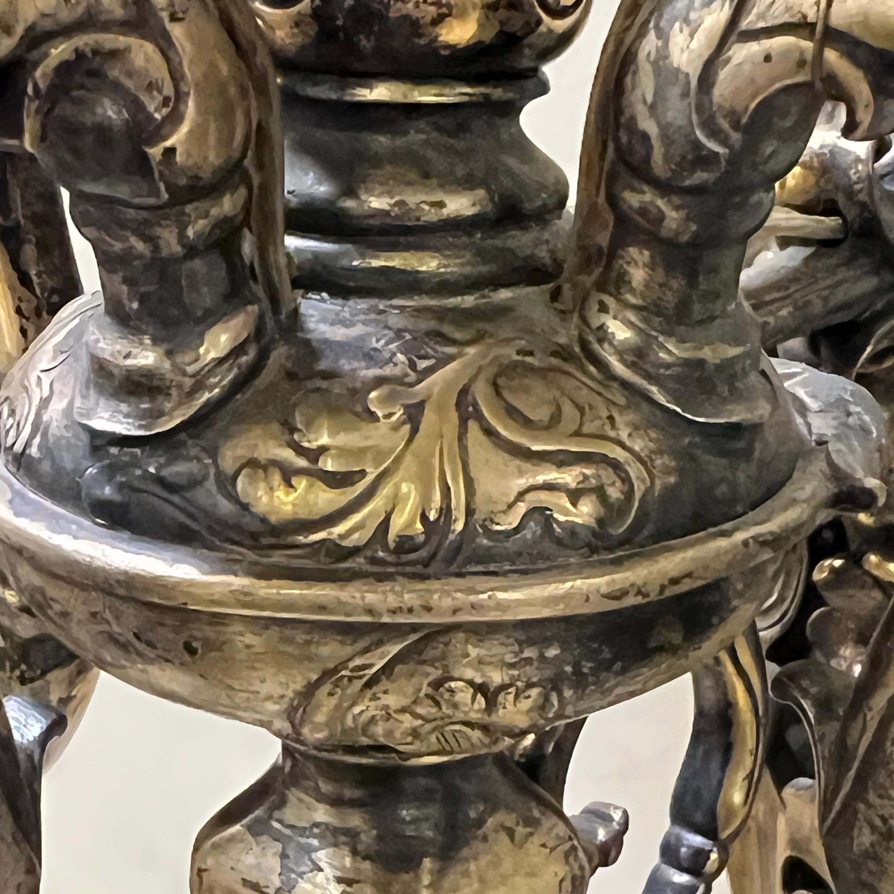 Paire d'appliques à 4 lumières en bronze argenté de style néo-Renaissance du 19ème siècle en vente 1