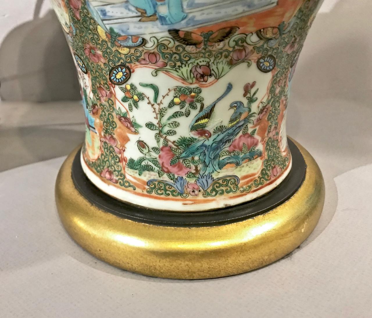 Paar Rosenkanton-Medaillon-Lampen des 19. Jahrhunderts 2