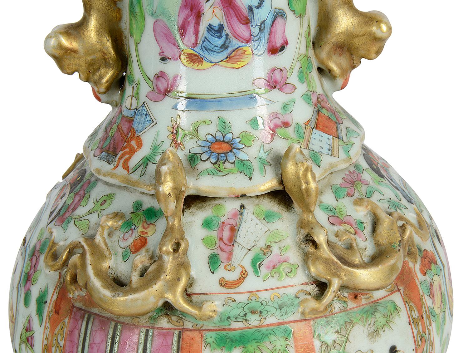 Ein Paar Ormolu-Vasen/Lampen mit Rosenmedaillon aus dem 19. (Chinesisch) im Angebot