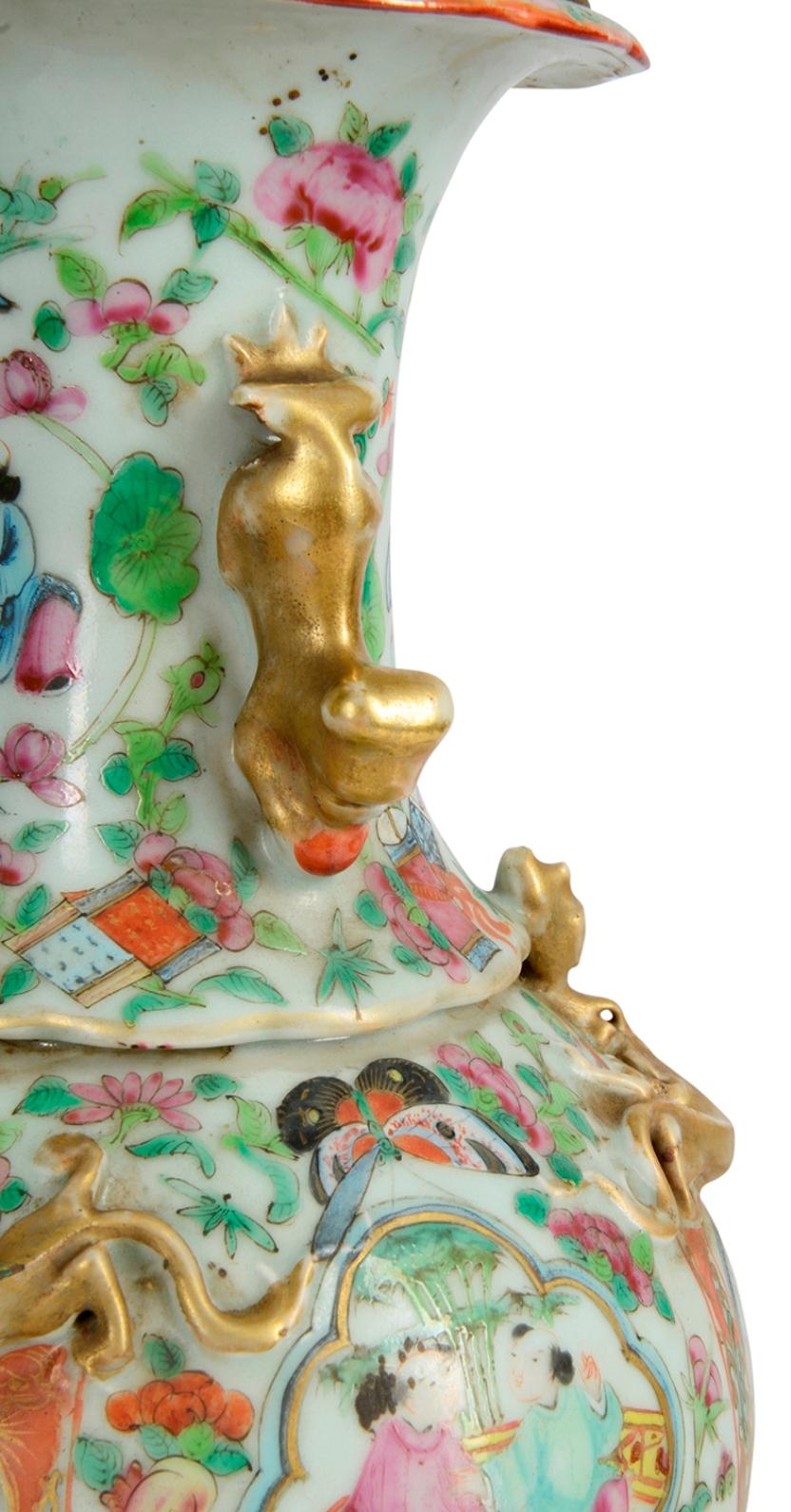 Ein Paar Ormolu-Vasen/Lampen mit Rosenmedaillon aus dem 19. im Zustand „Gut“ im Angebot in Brighton, Sussex