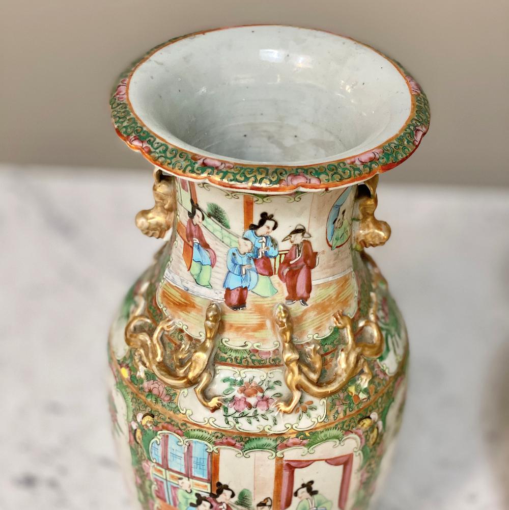 Pair of 19th Century Rose Medallion Porcelain Vases For Sale 4