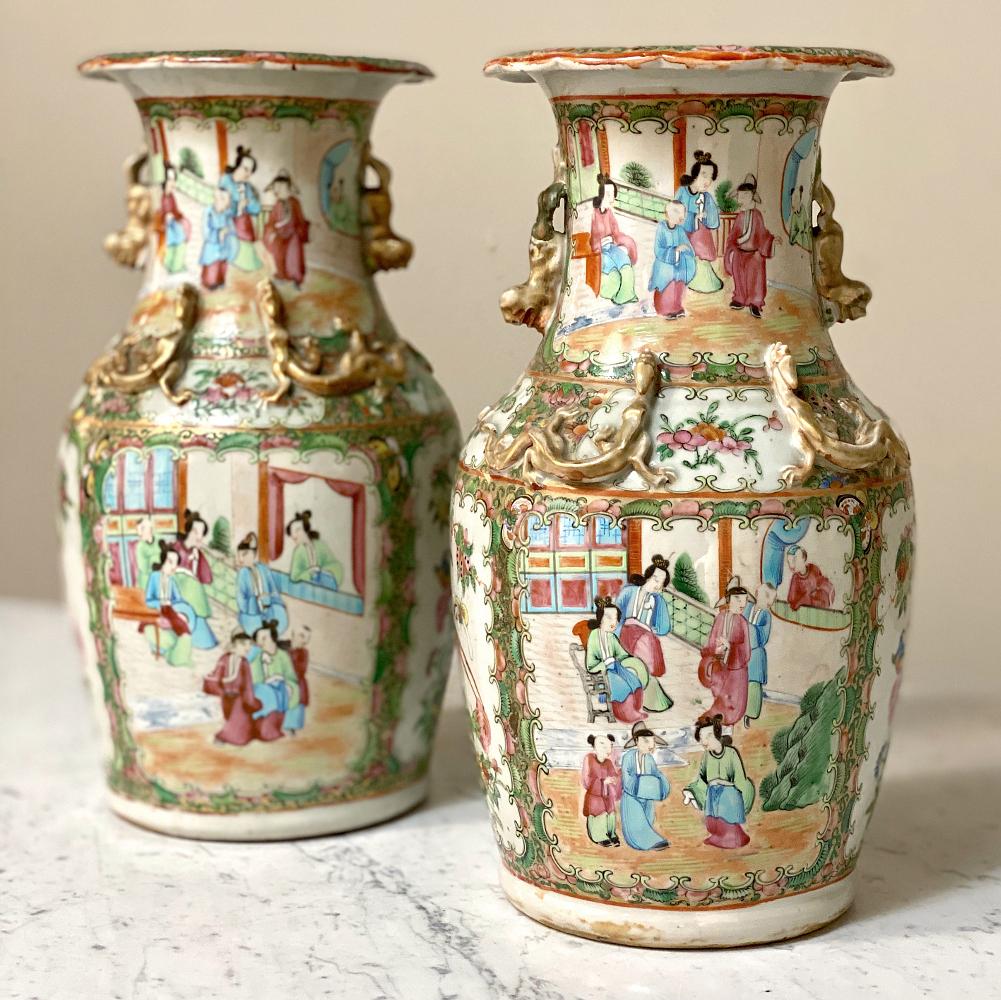 Japonisme Pair of 19th Century Rose Medallion Porcelain Vases For Sale