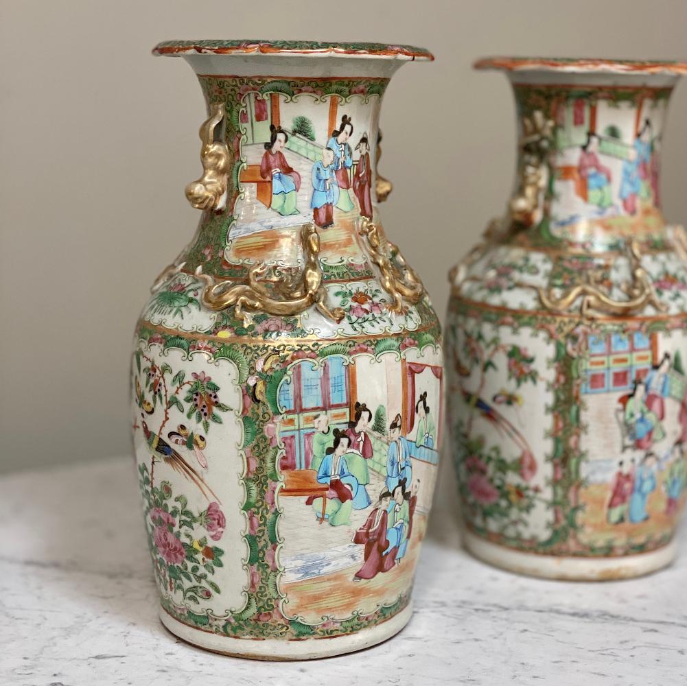 Pair of 19th Century Rose Medallion Porcelain Vases In Good Condition For Sale In Dallas, TX