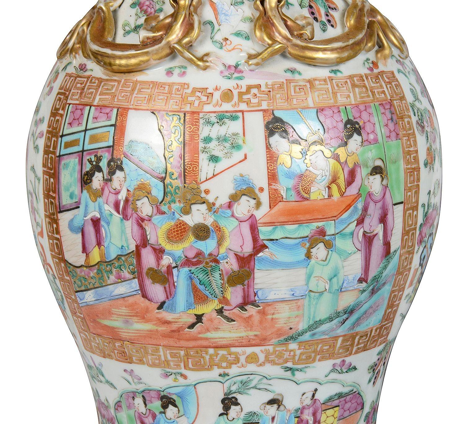 Paar Vasen/Lampen mit Rosenmedaillon aus dem 19. Jahrhundert. im Zustand „Gut“ im Angebot in Brighton, Sussex