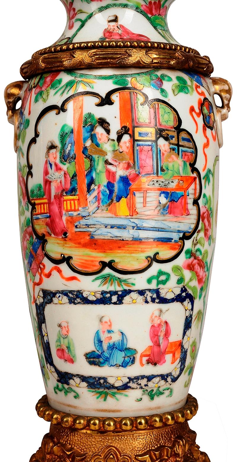 Paar Vasen/Lampen mit Rosenmedaillon aus dem 19 im Zustand „Gut“ im Angebot in Brighton, Sussex