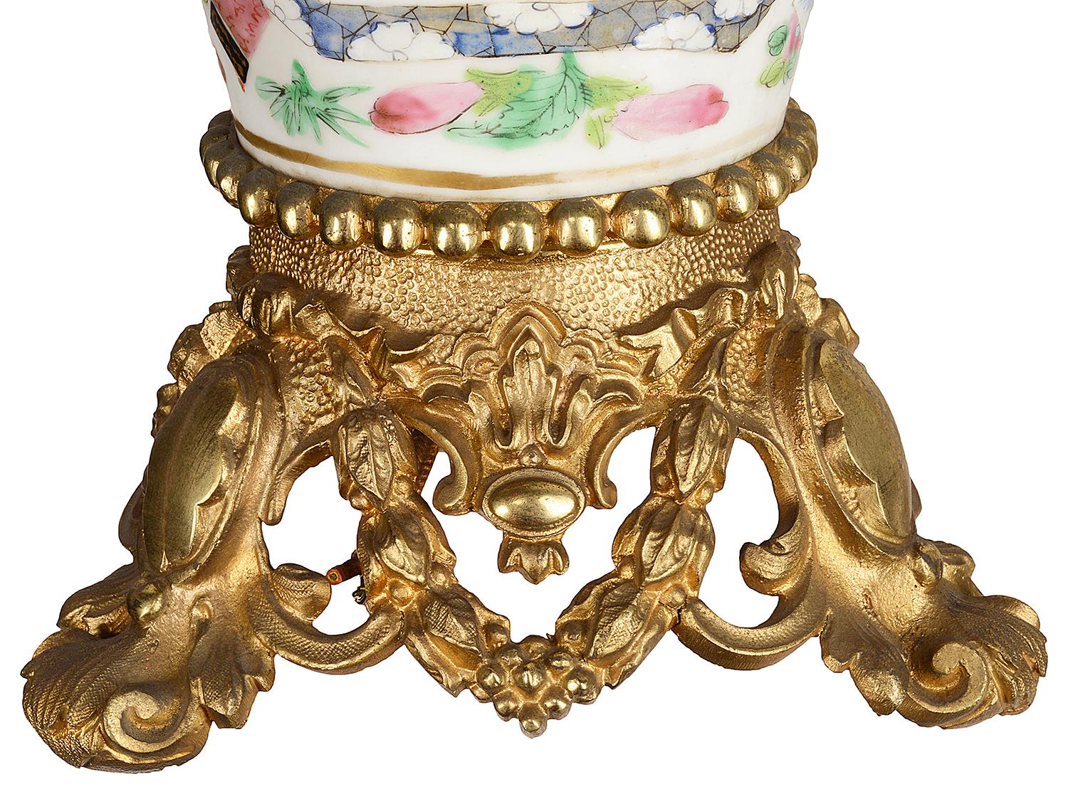 Paire de vases / lampes à médaillon en rose du 19ème siècle en vente 1