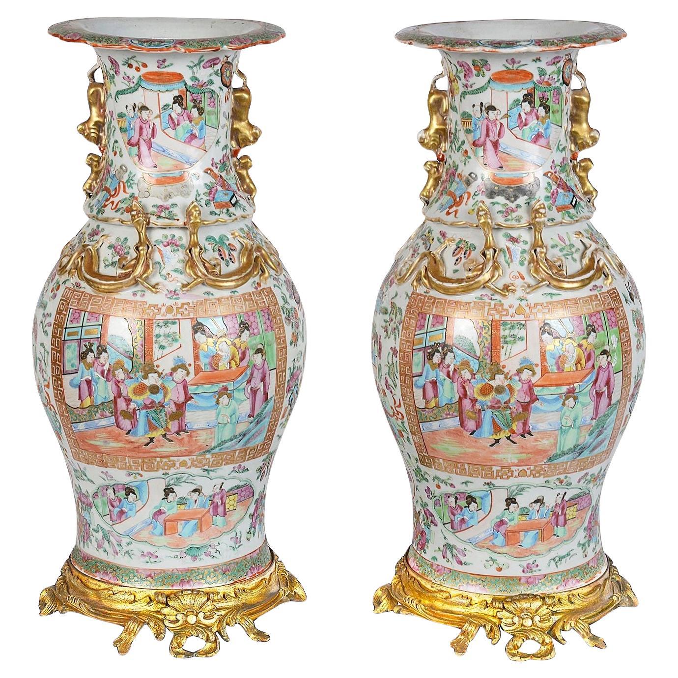 Pareja de jarrones / lámparas de medallón rosa del siglo XIX.