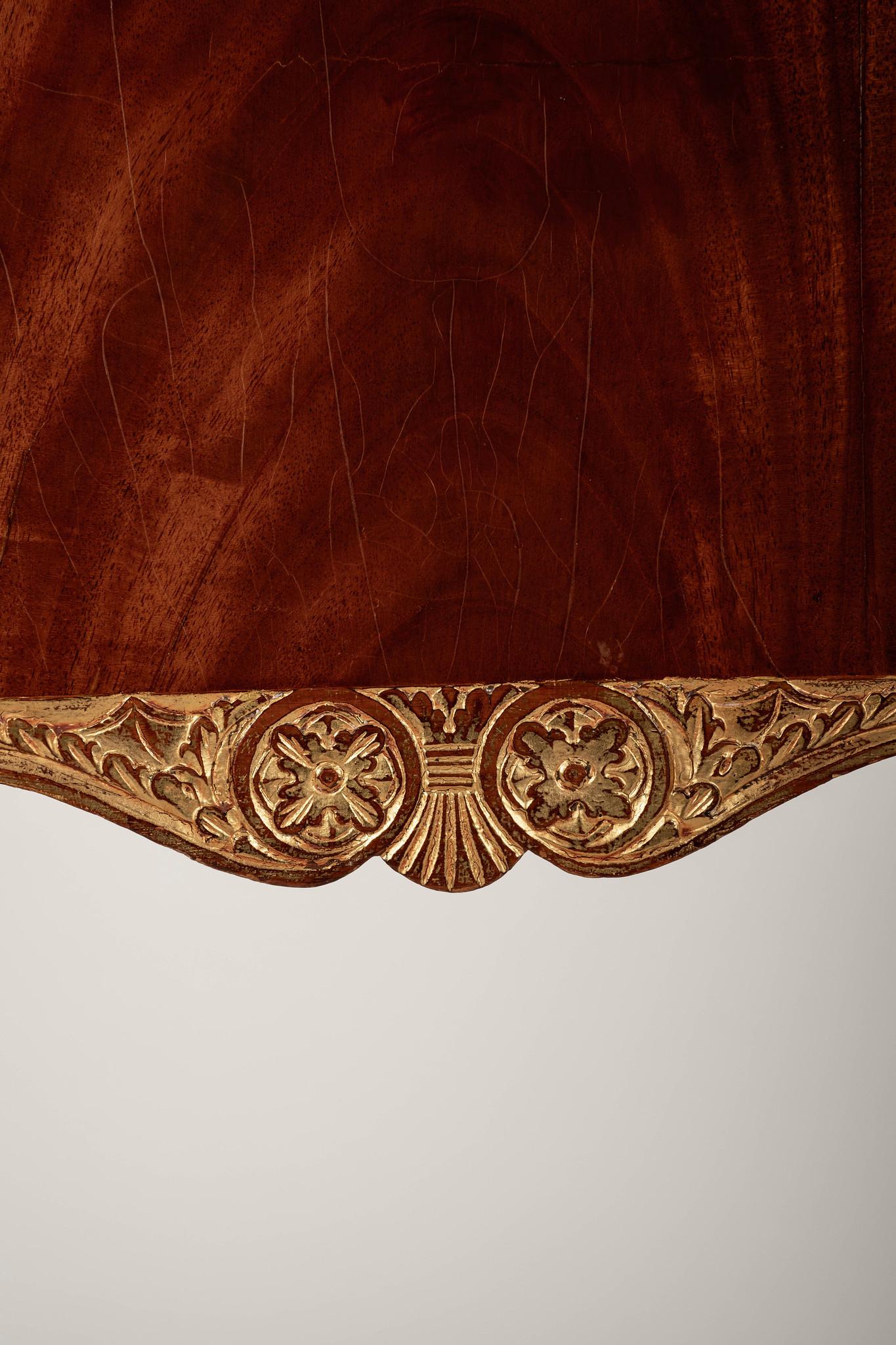 Coppia di poltrone neoclassiche russe del XIX secolo in mogano dorato, due coppie in vendita 1