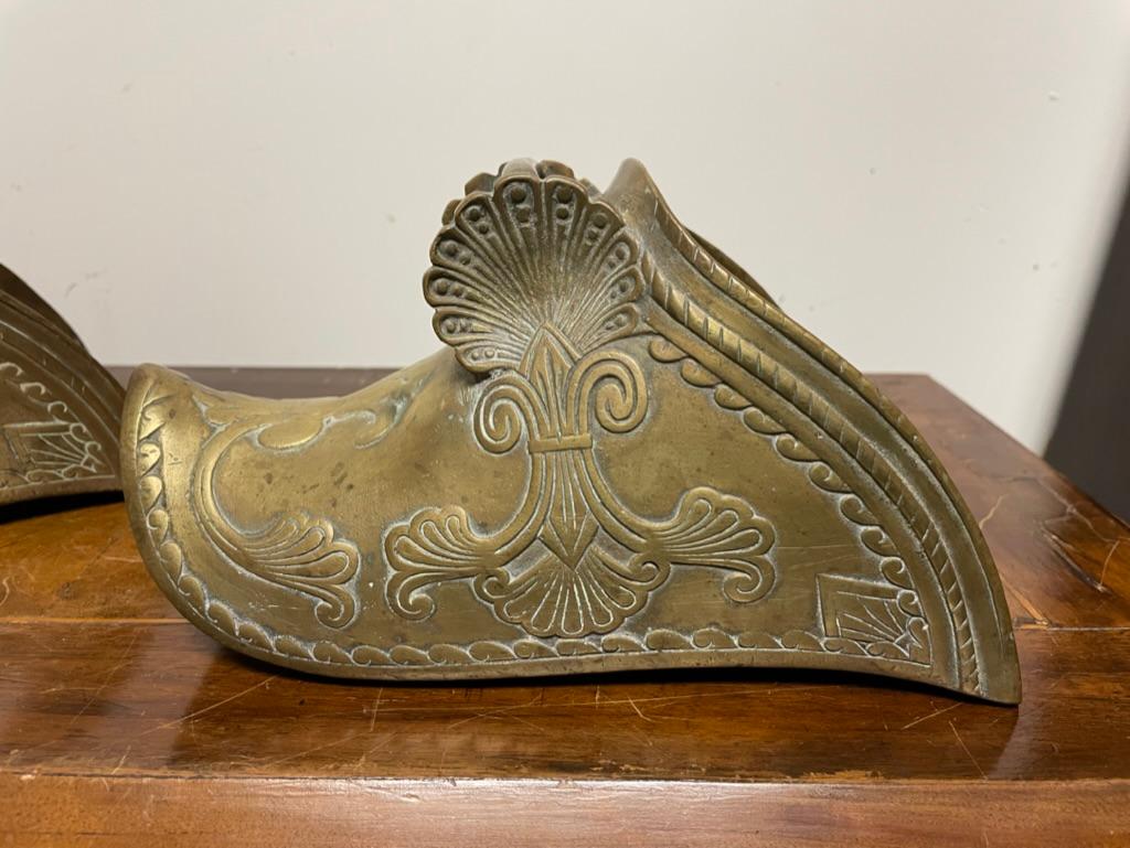 Pair of 19th century, or earlier, Spanish Colonial brass slipper stirrups. These slipper stirrups, cast in bronze, mimic in metal the shape and decoration of a traditional leather boot. The rope design on the edge copies the sewing of the inside