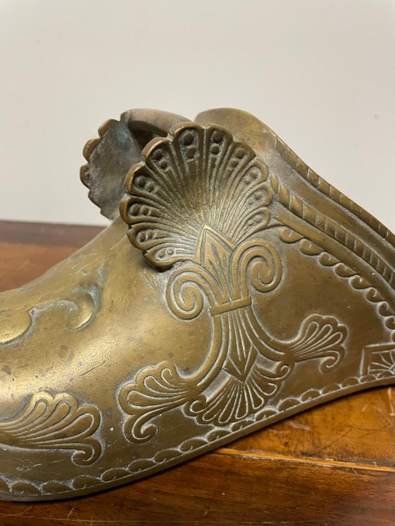 Pair 19th Century Spanish Colonial Brass Slipper Stirrups In Good Condition In Stamford, CT