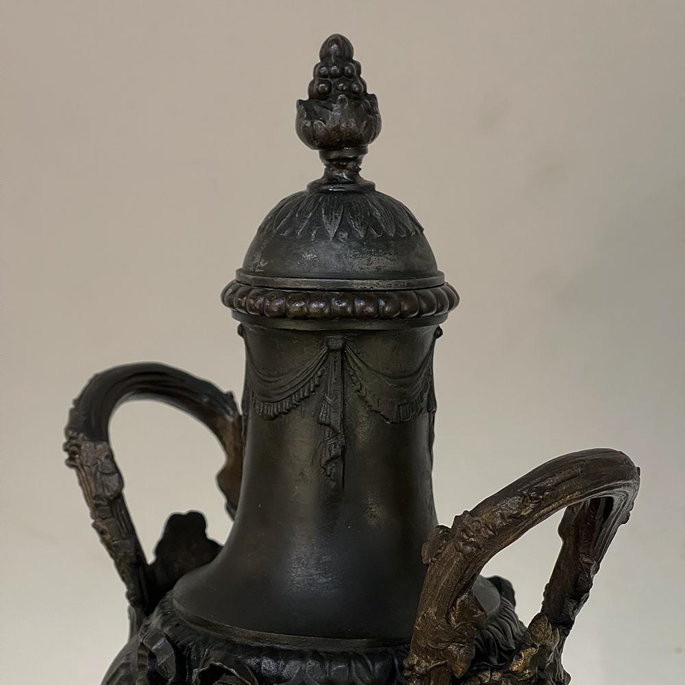 Paar Kaminsims-Urnen aus Zinn und Marmor aus dem 19. Jahrhundert ~ Cassolettes im Angebot 7