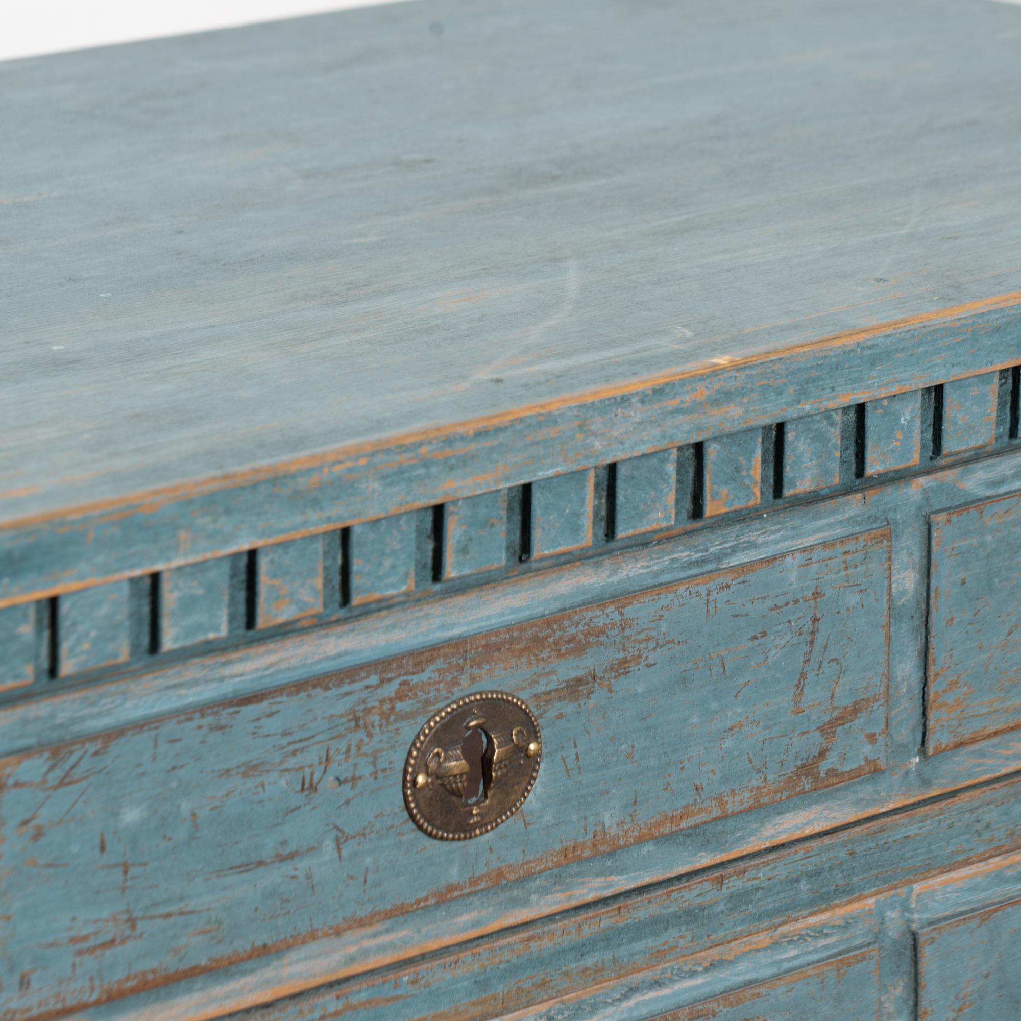 Paire de commodes en pin bleu suédois du XIXe siècle en vente 6