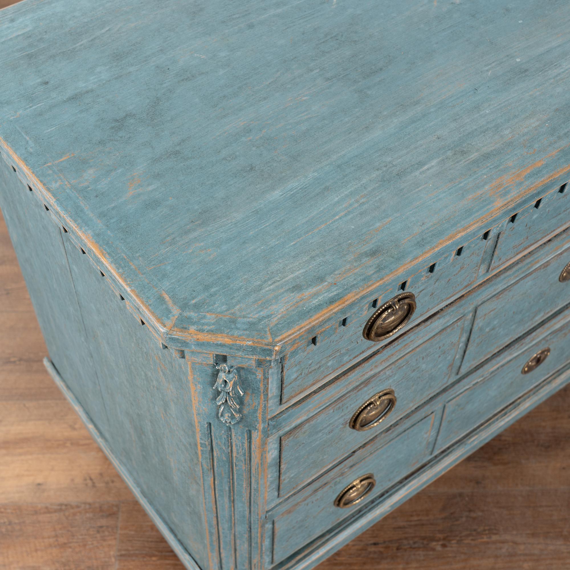 Paire de commodes en pin bleu suédois du XIXe siècle en vente 2