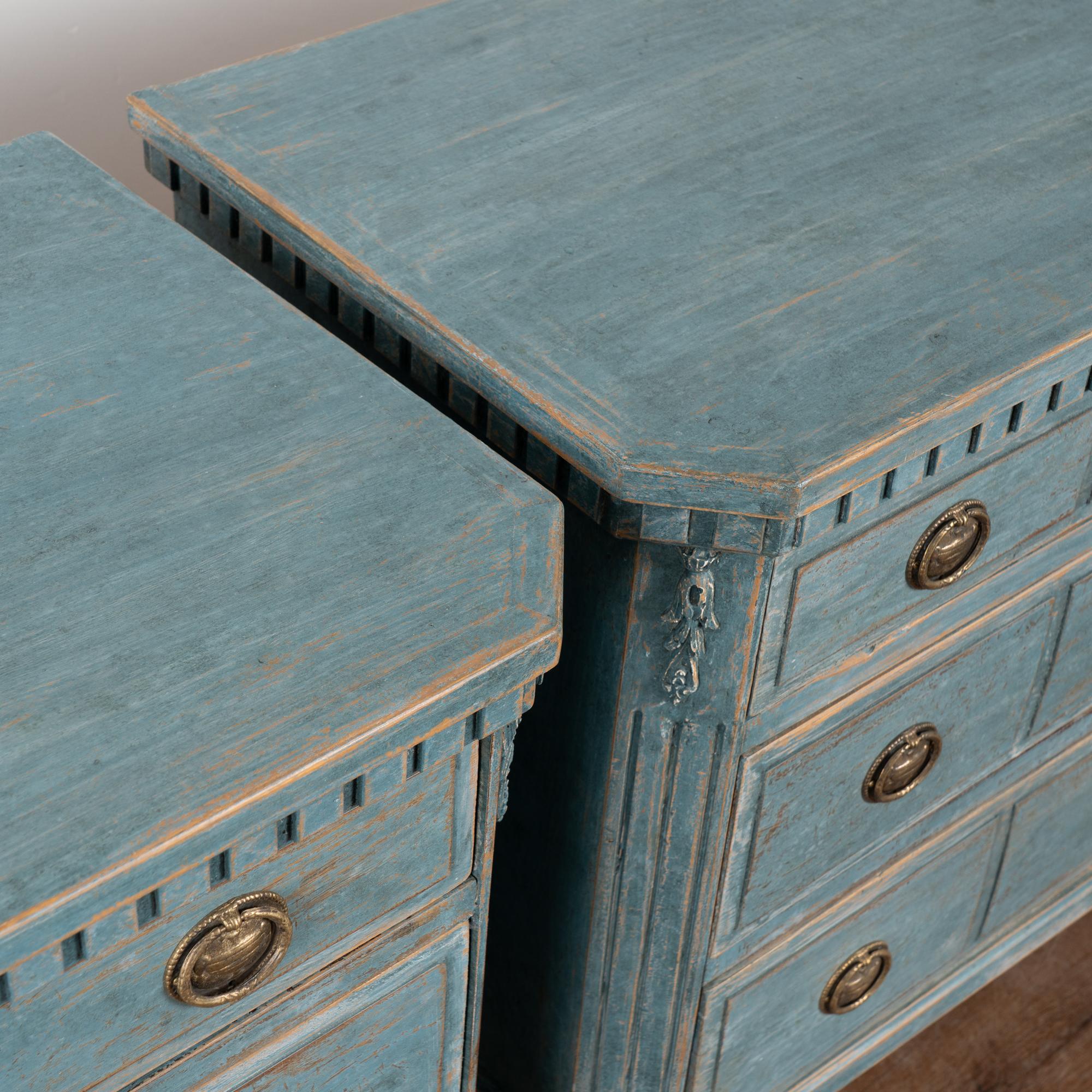 Paire de commodes en pin bleu suédois du XIXe siècle en vente 3