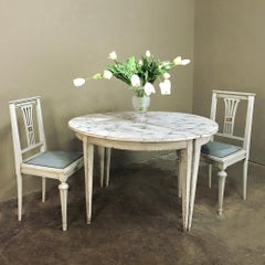 Paire de consoles suédoises peintes en demi-lune du 19ème siècle