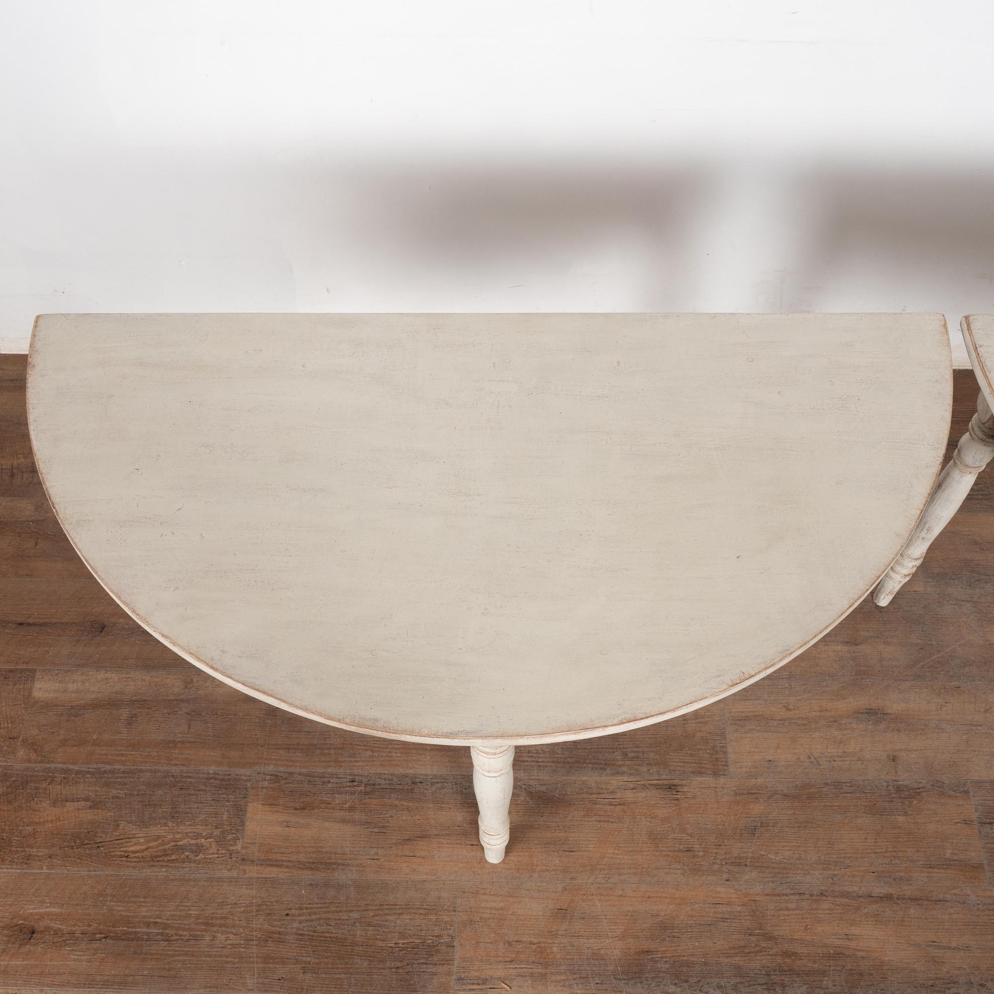 Paire de consoles d'appoint Demi Lune suédoises gustaviennes du XIXe siècle en vente 5