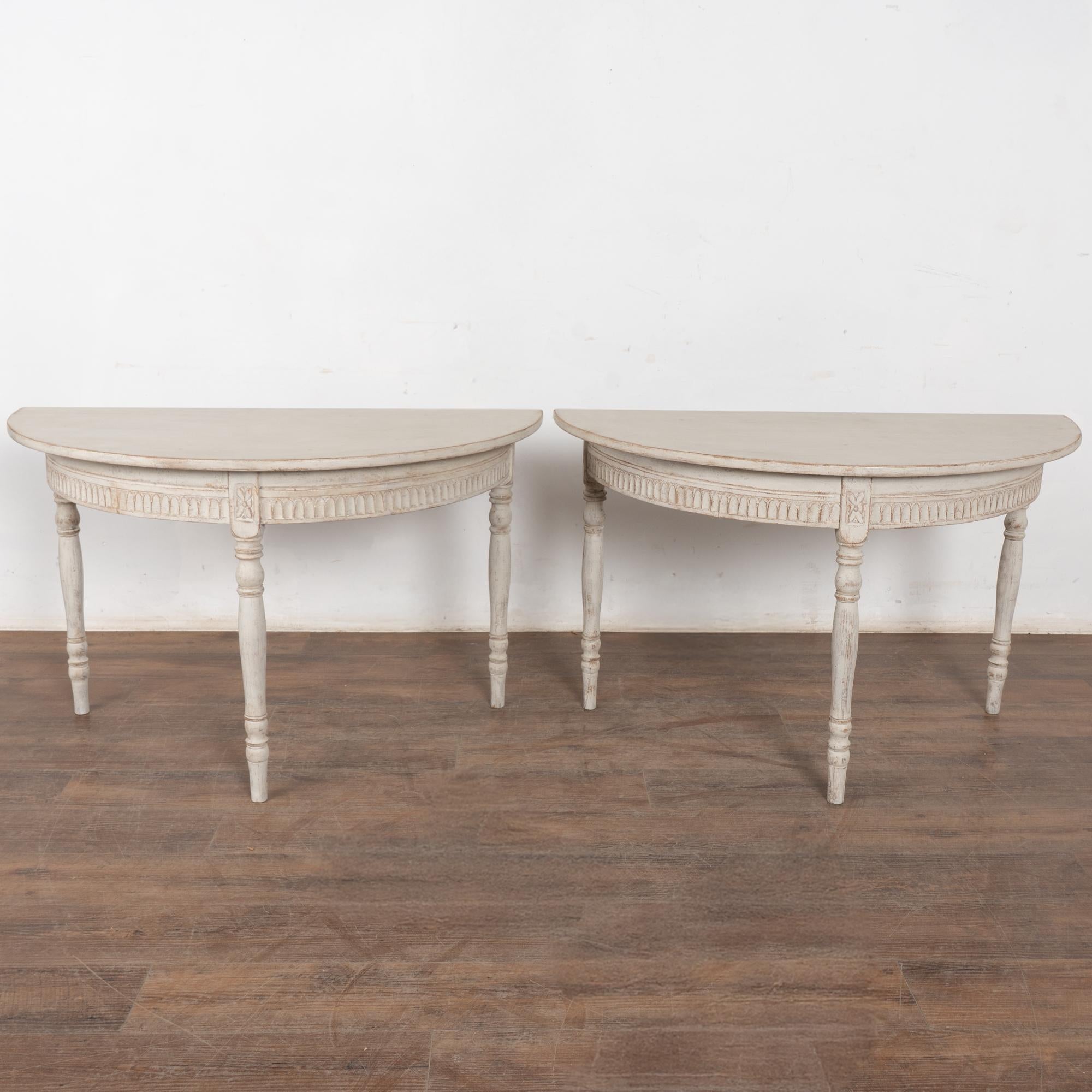 Gustavien Paire de consoles d'appoint Demi Lune suédoises gustaviennes du XIXe siècle en vente