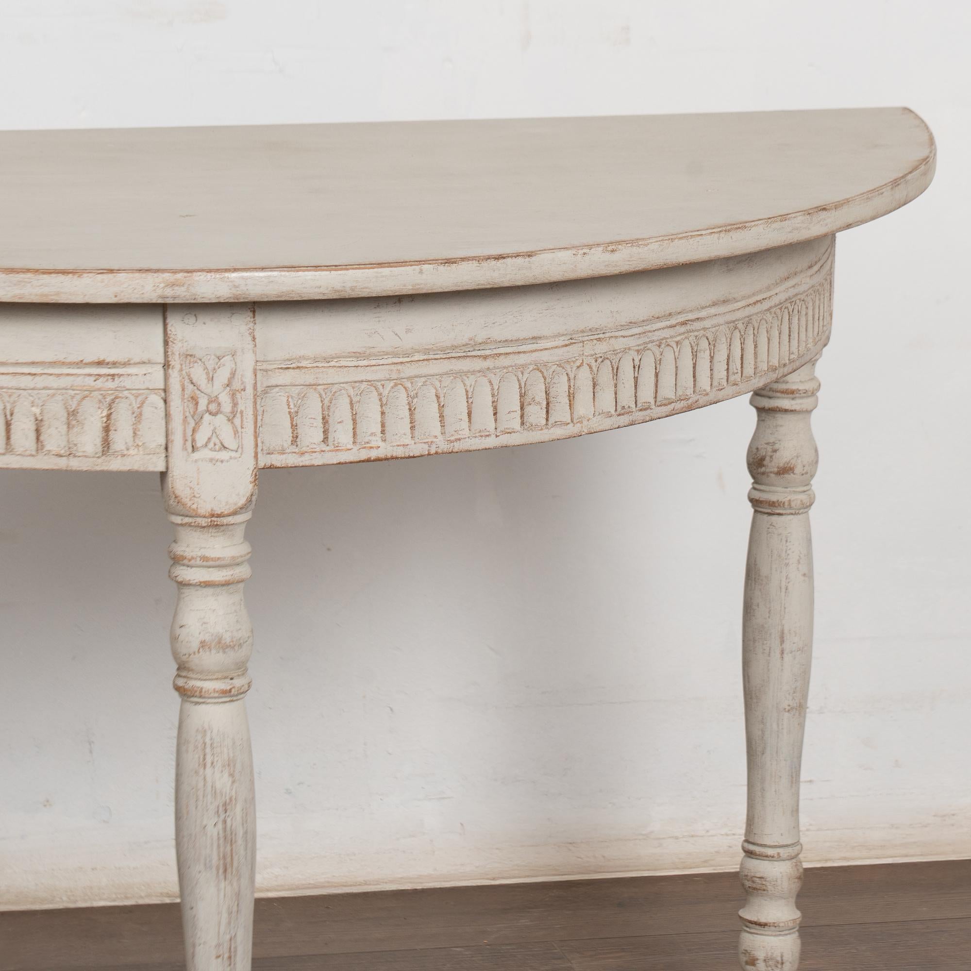 Paire de consoles d'appoint Demi Lune suédoises gustaviennes du XIXe siècle en vente 2
