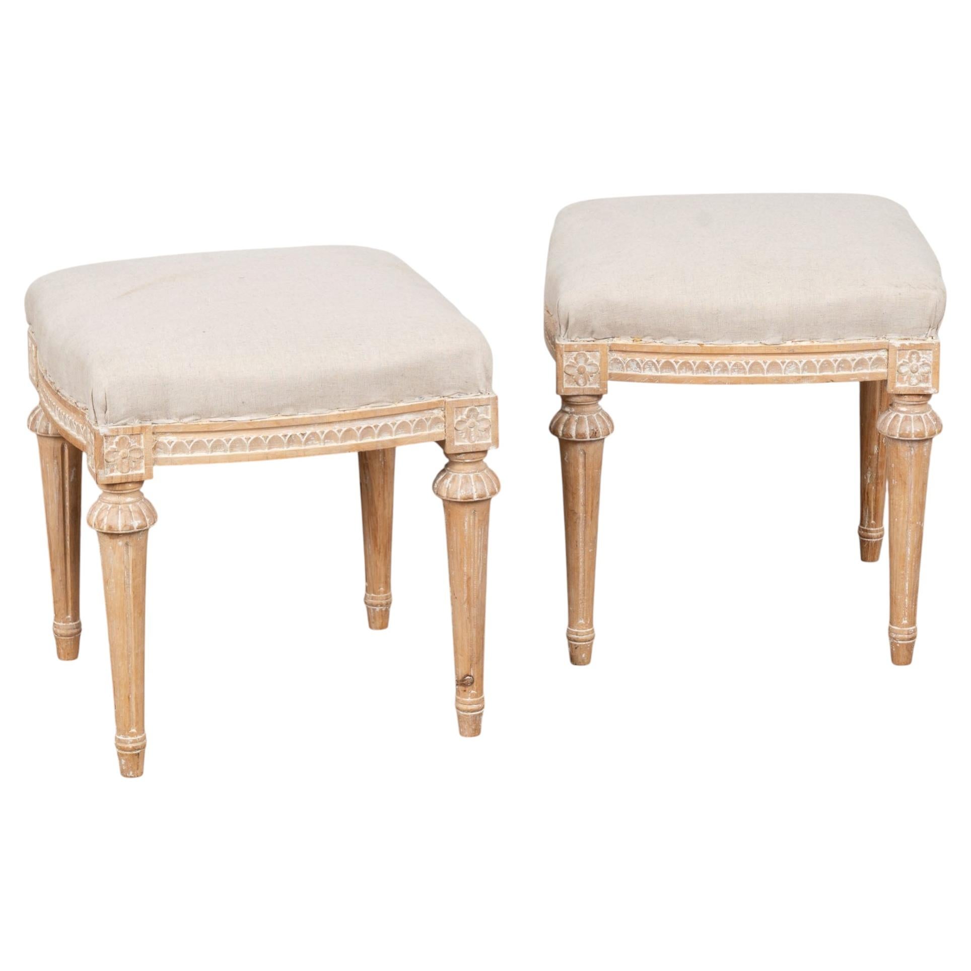 Paire de tabourets suédois de style gustavien du XIXe siècle en vente