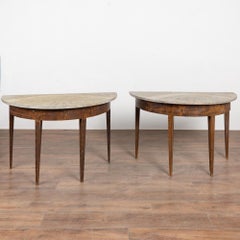 Paar, 19. Jahrhundert Schwedisch bemalte Demilune Konsolentische