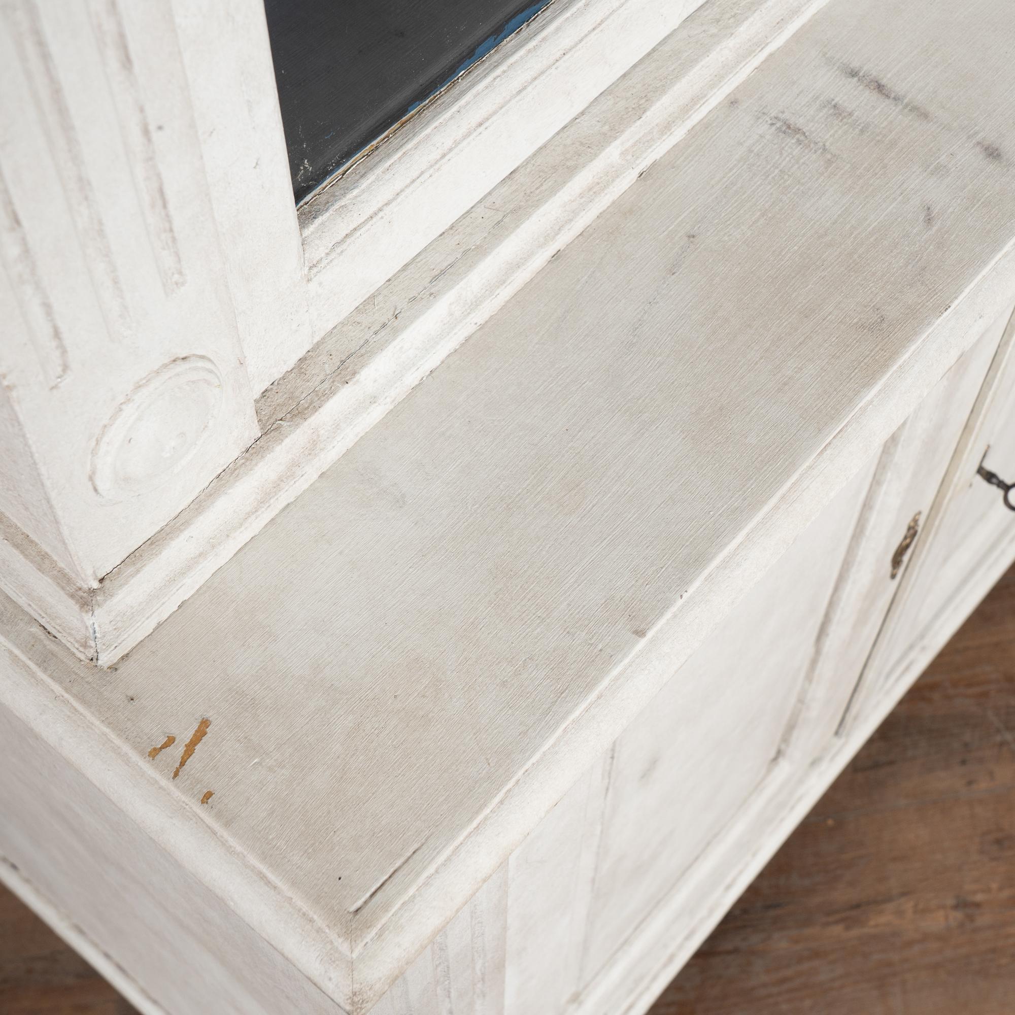 Pair, 19th Century Tall White Painted Pine Bookcases Display Cabinets For Sale 4