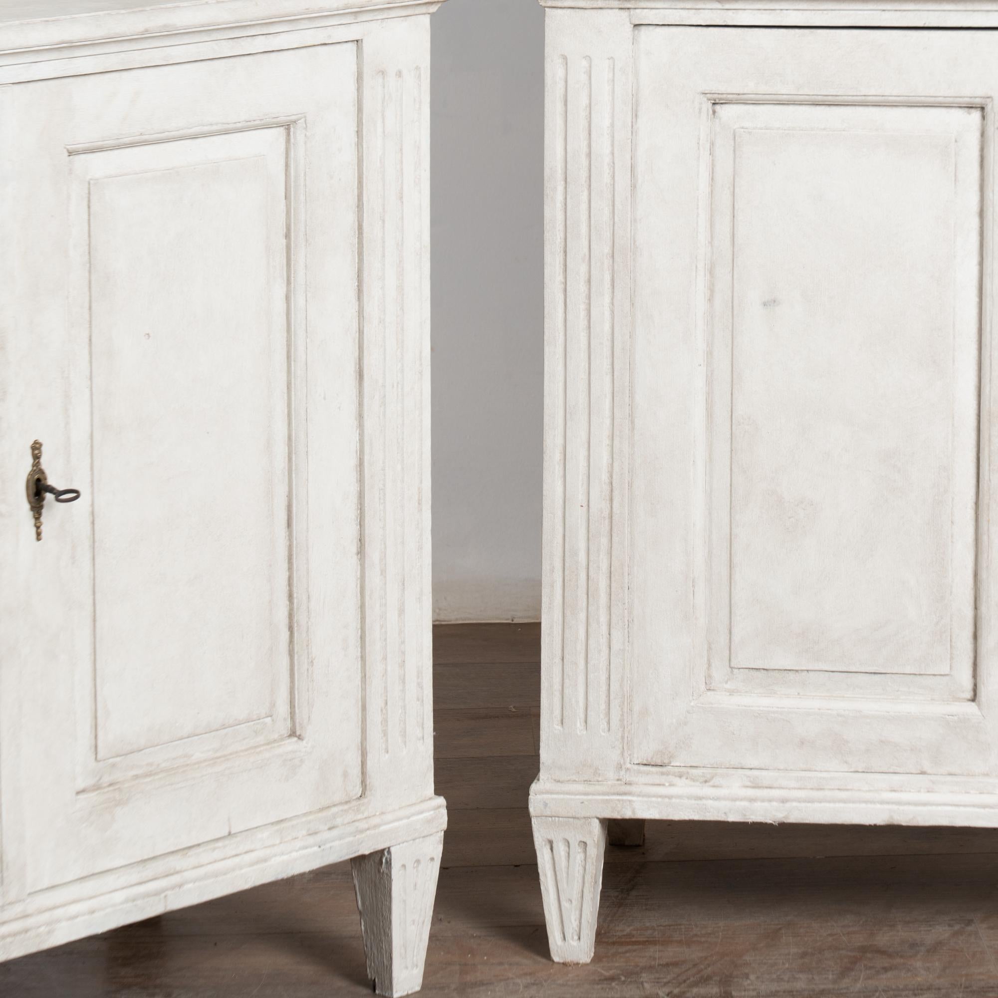 Pair, 19th Century Tall White Painted Pine Bookcases Display Cabinets For Sale 5
